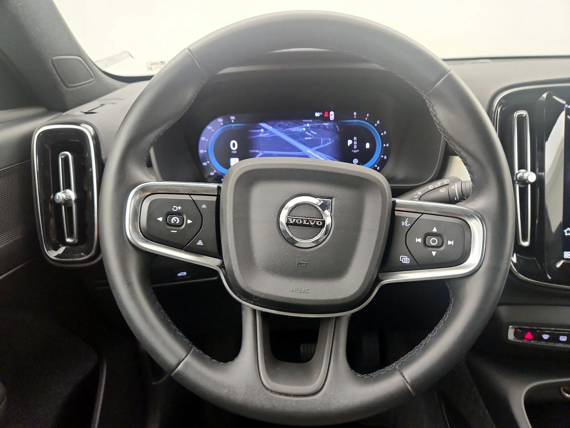 Thumbnail: 2025 Volvo XC40 - 10