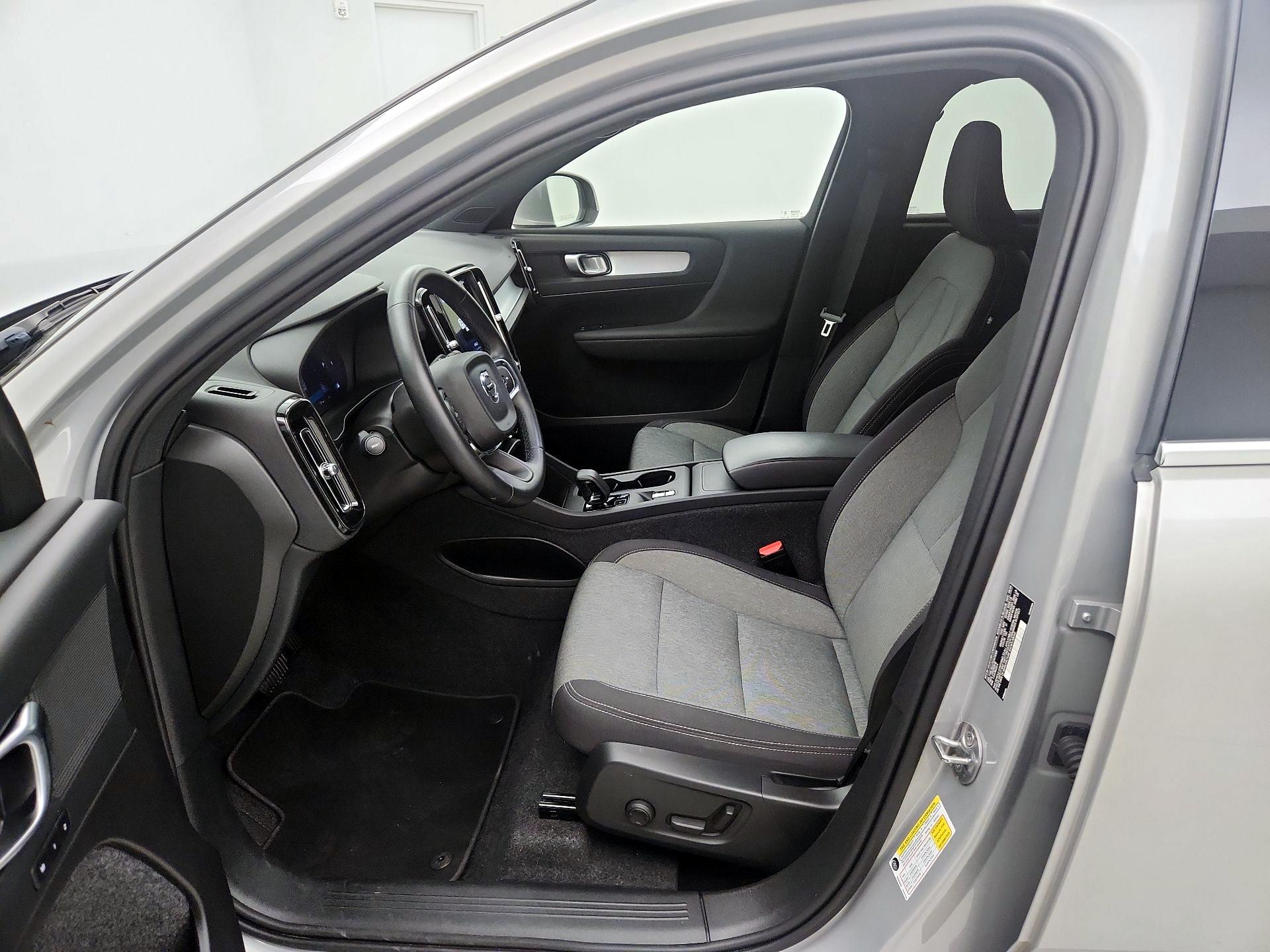 Thumbnail: 2025 Volvo XC40 - 11