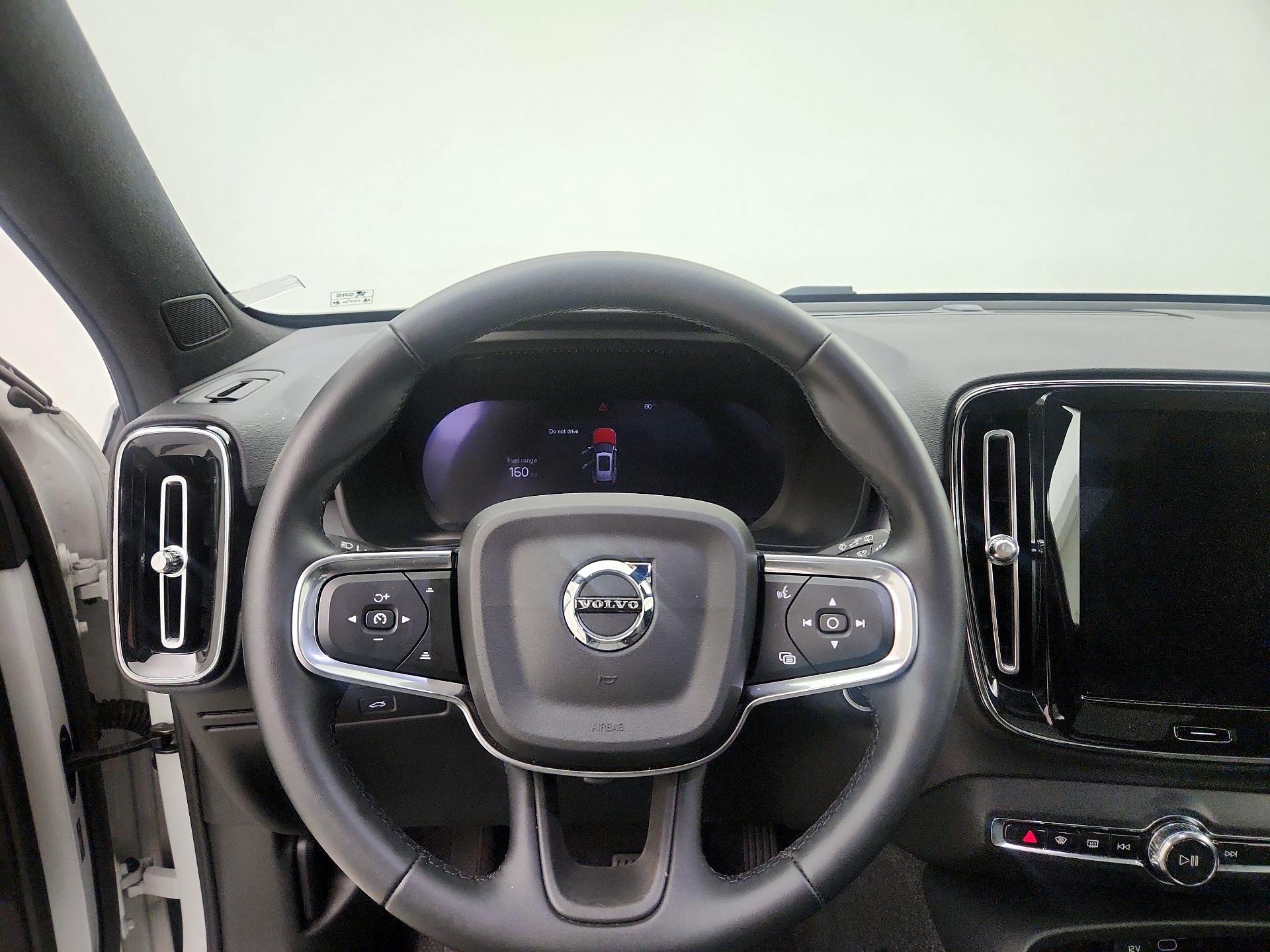 Thumbnail: 2025 Volvo XC40 - 10