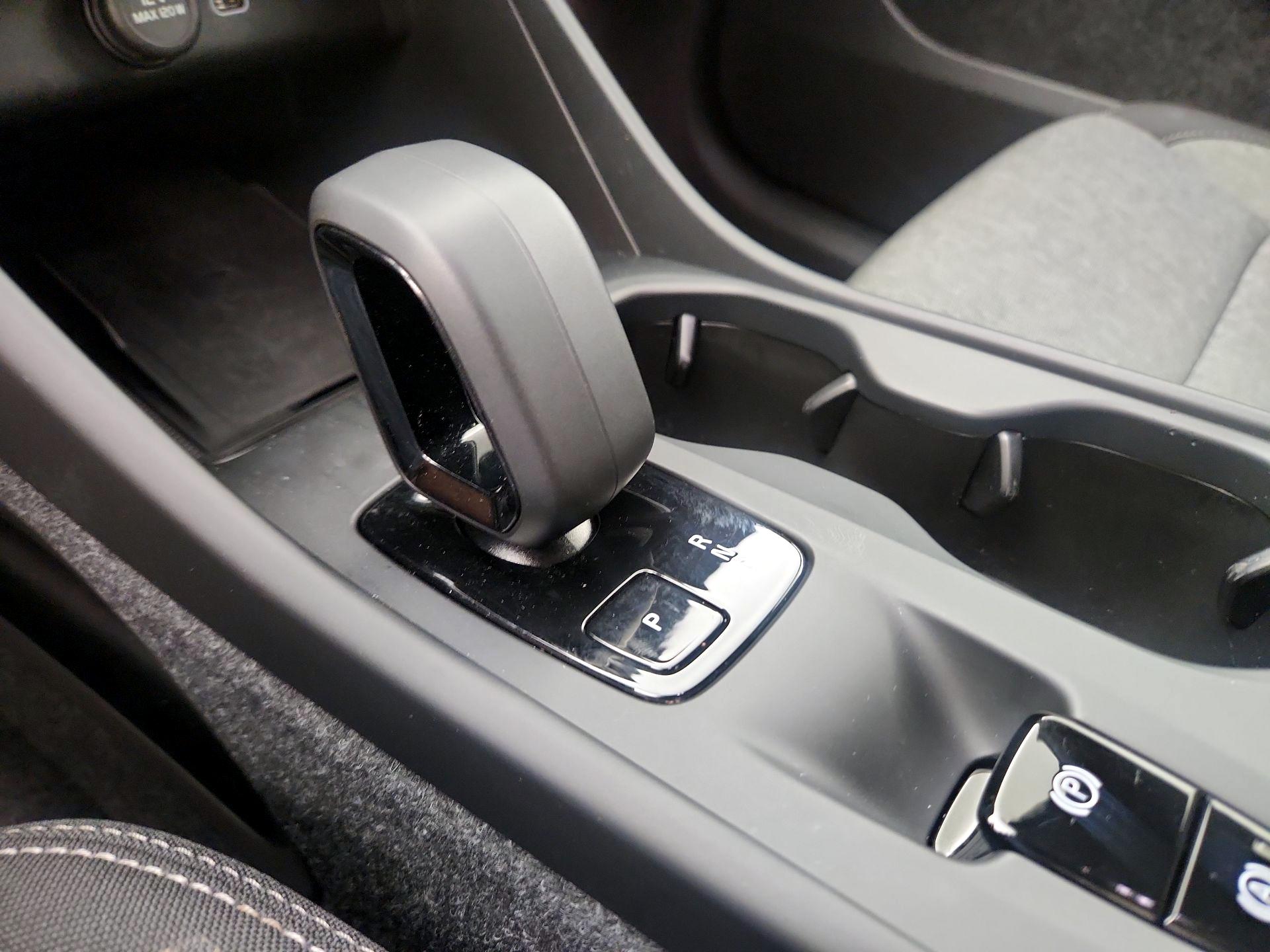 Thumbnail: 2025 Volvo XC40 - 18