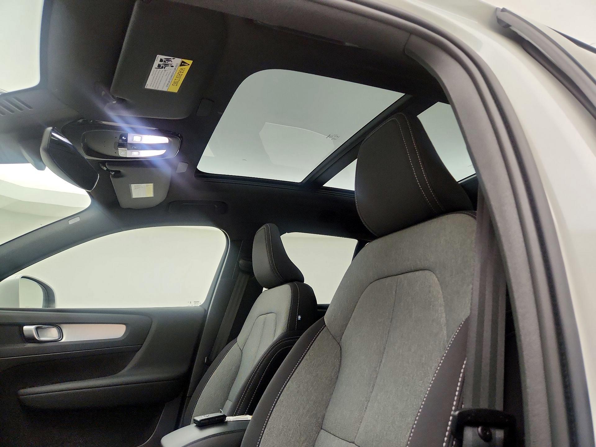 Thumbnail: 2025 Volvo XC40 - 20