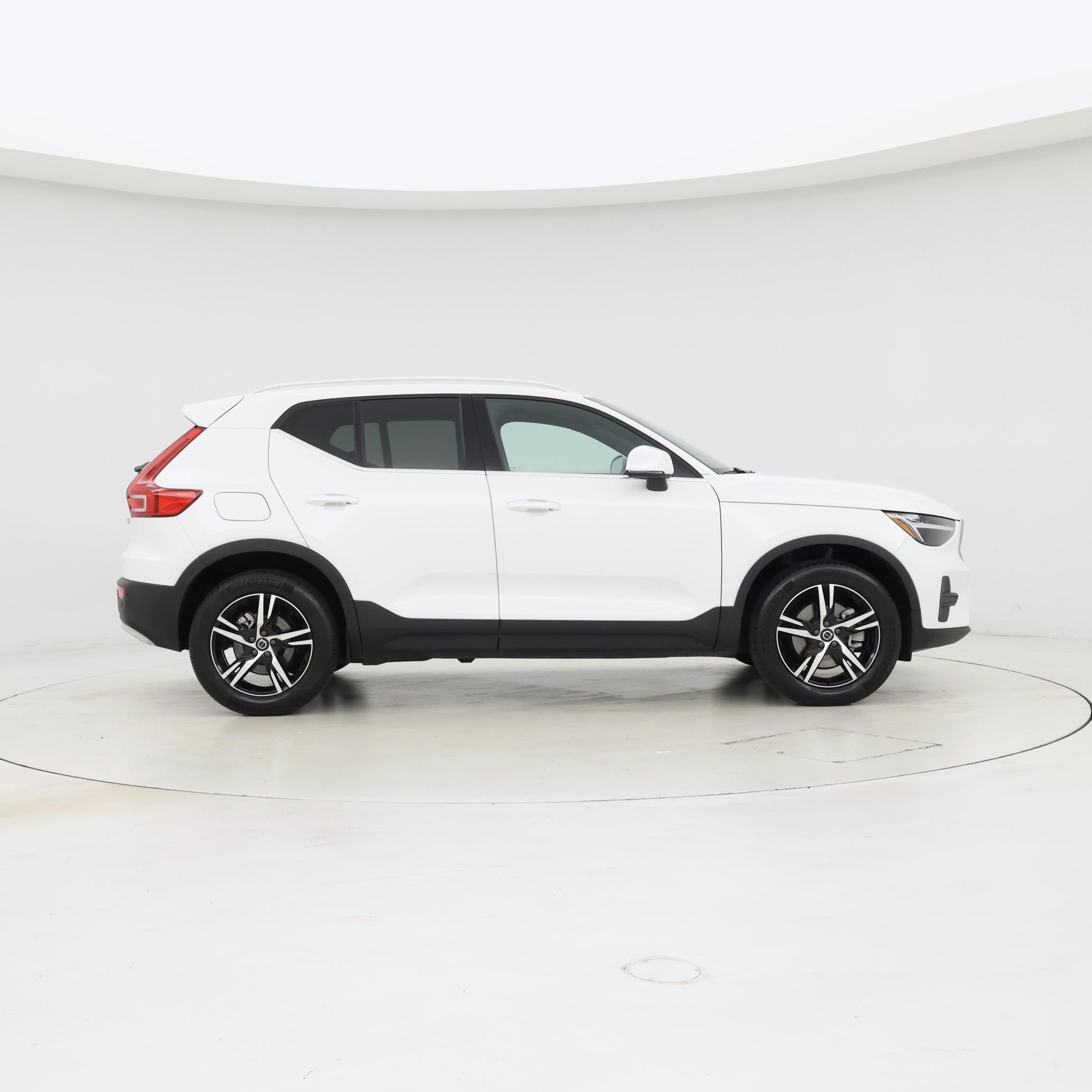 Thumbnail: 2025 Volvo XC40 - 7