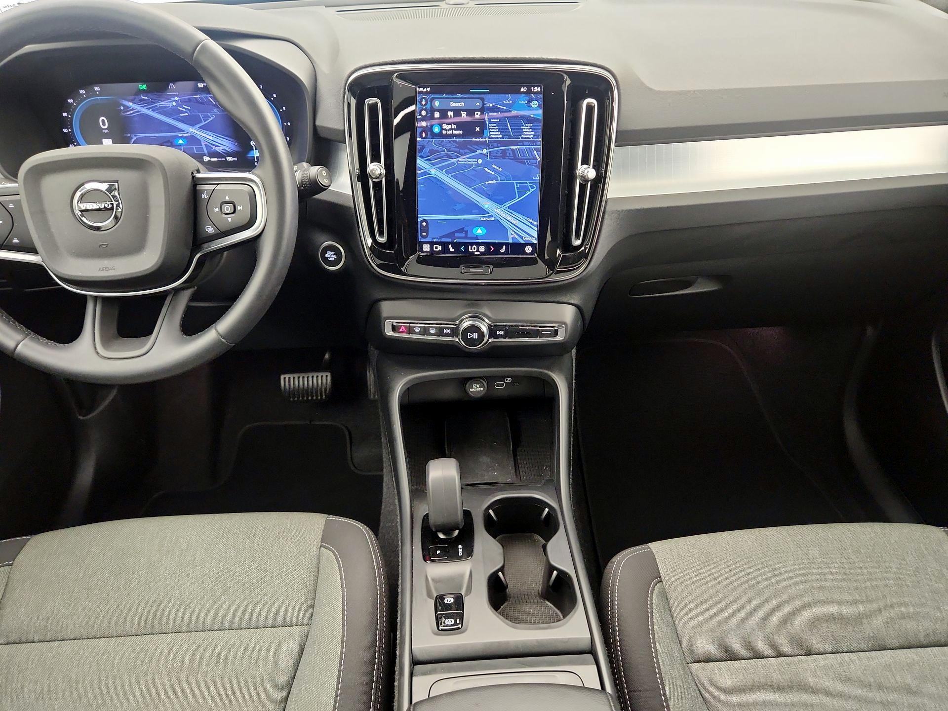 Thumbnail: 2025 Volvo XC40 - 9