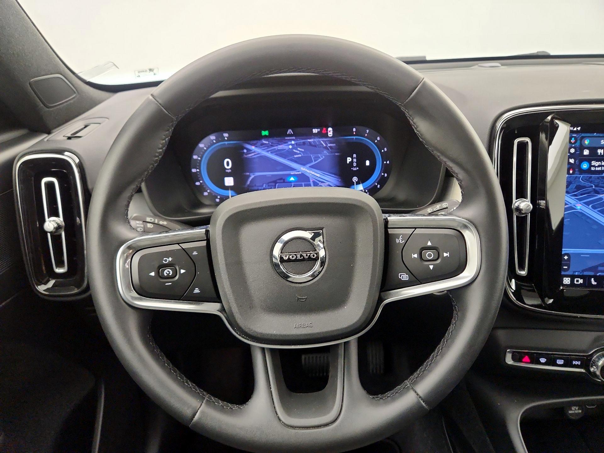 Thumbnail: 2025 Volvo XC40 - 10
