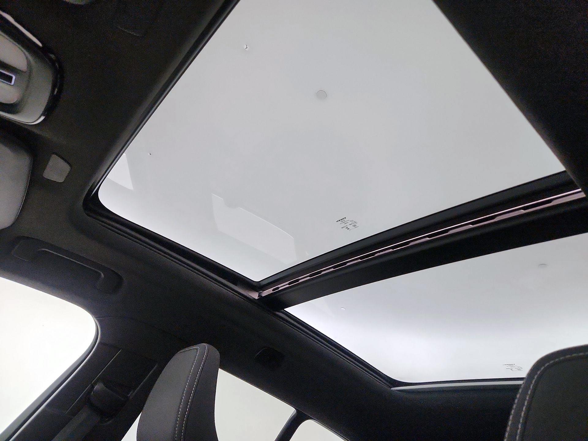 Thumbnail: 2025 Volvo XC40 - 20