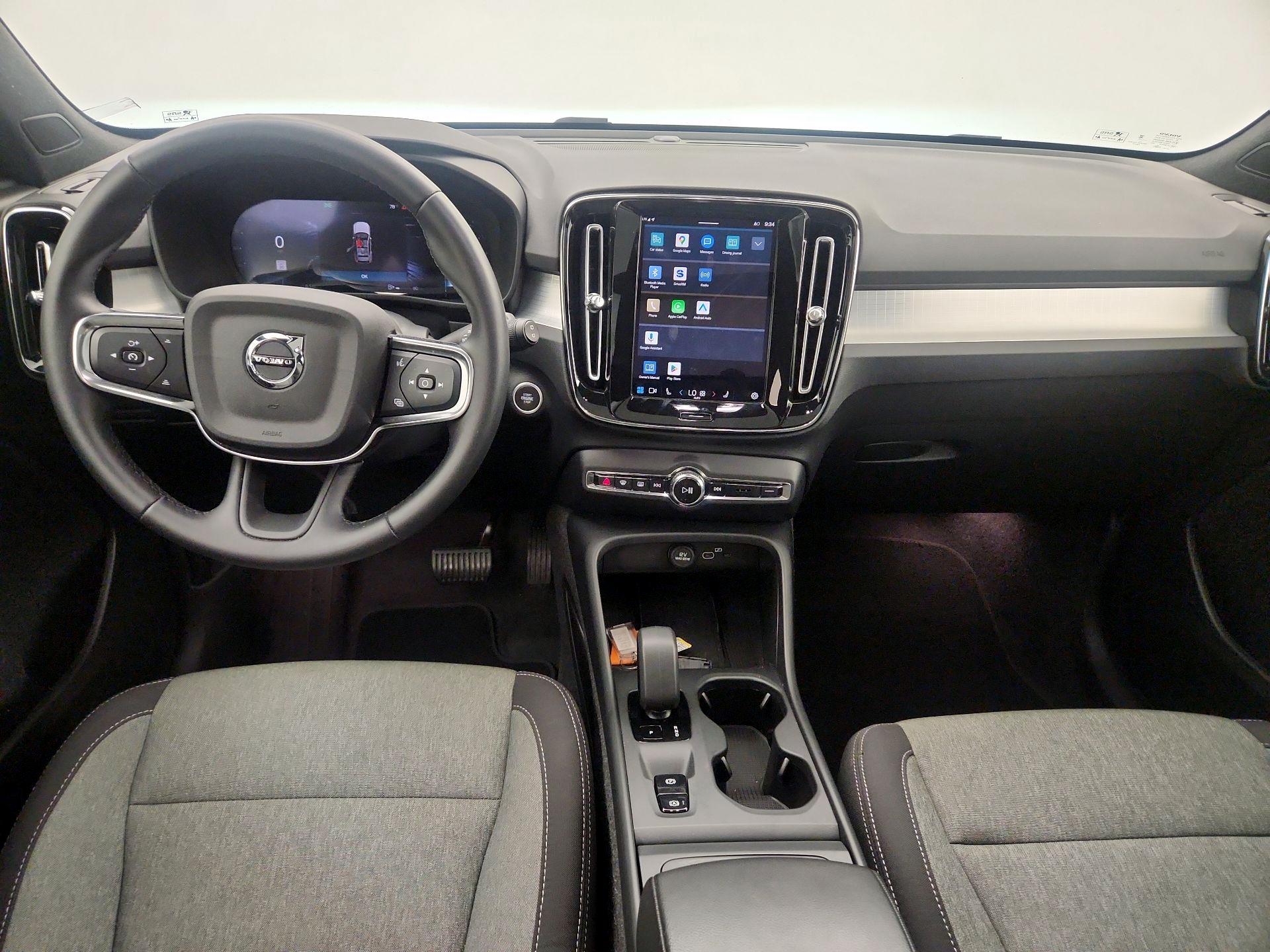 Thumbnail: 2025 Volvo XC40 - 9