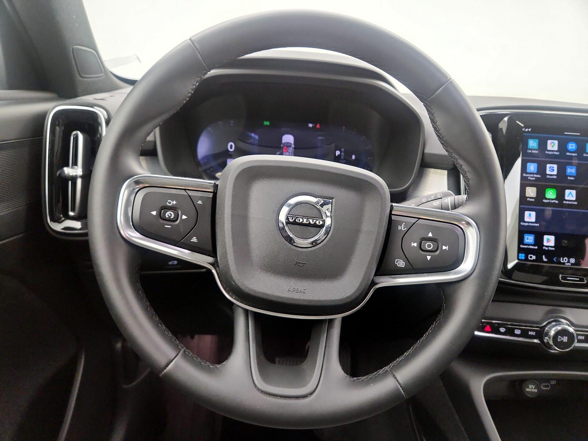 Thumbnail: 2025 Volvo XC40 - 10