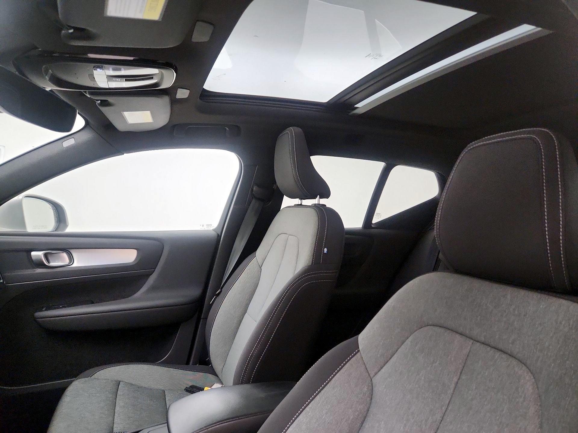Thumbnail: 2025 Volvo XC40 - 19