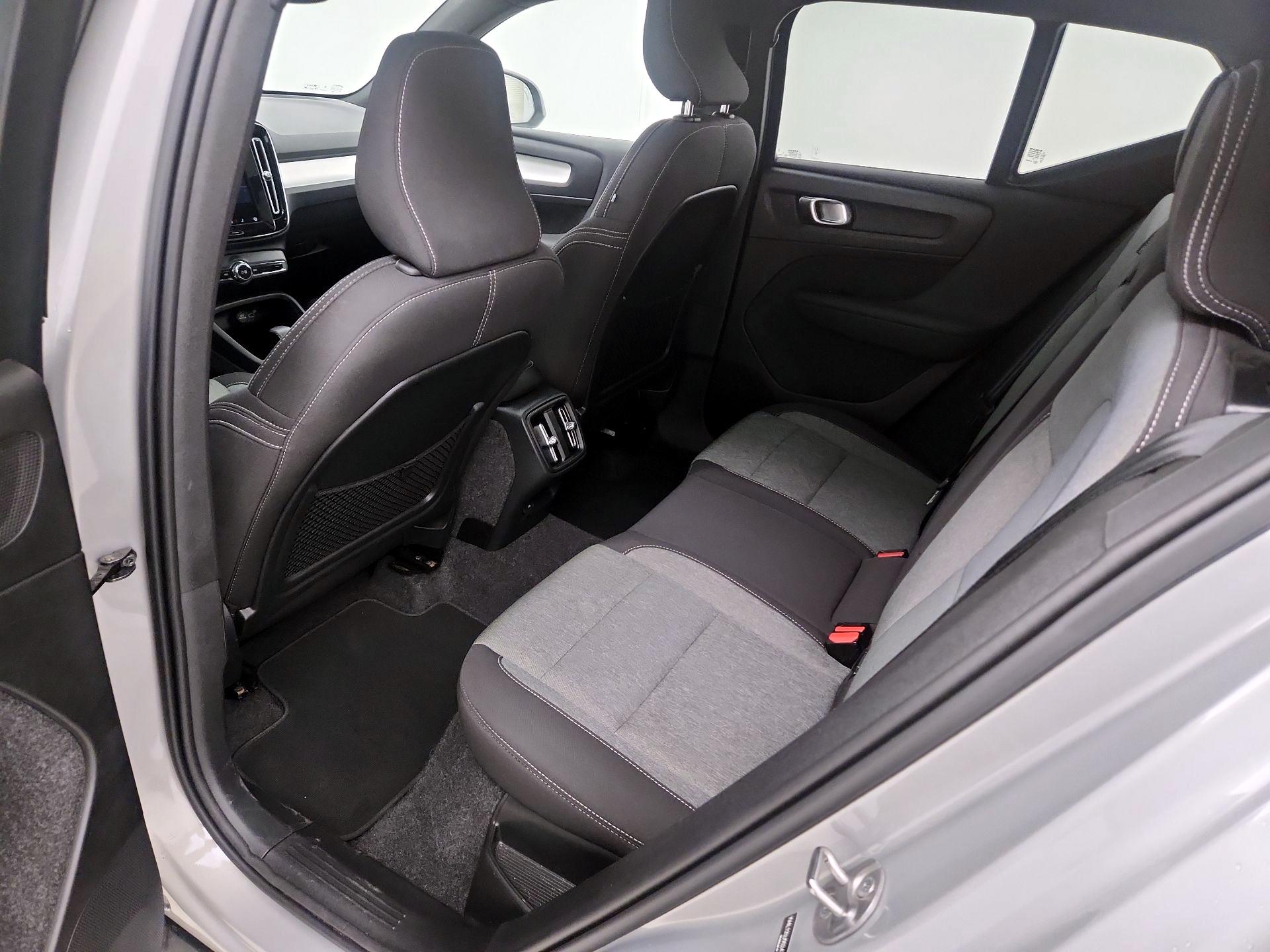 Thumbnail: 2025 Volvo XC40 - 20
