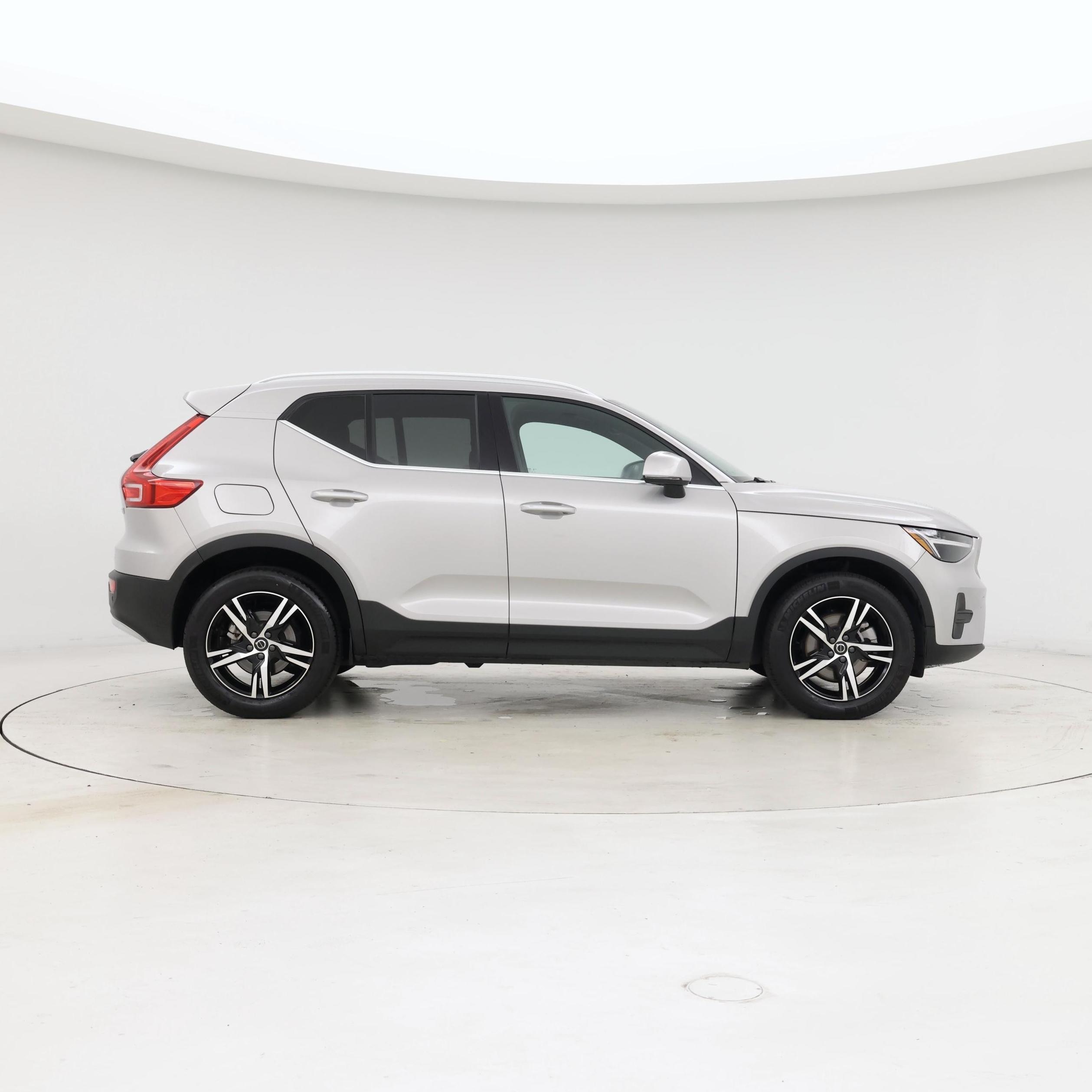 Thumbnail: 2025 Volvo XC40 - 7