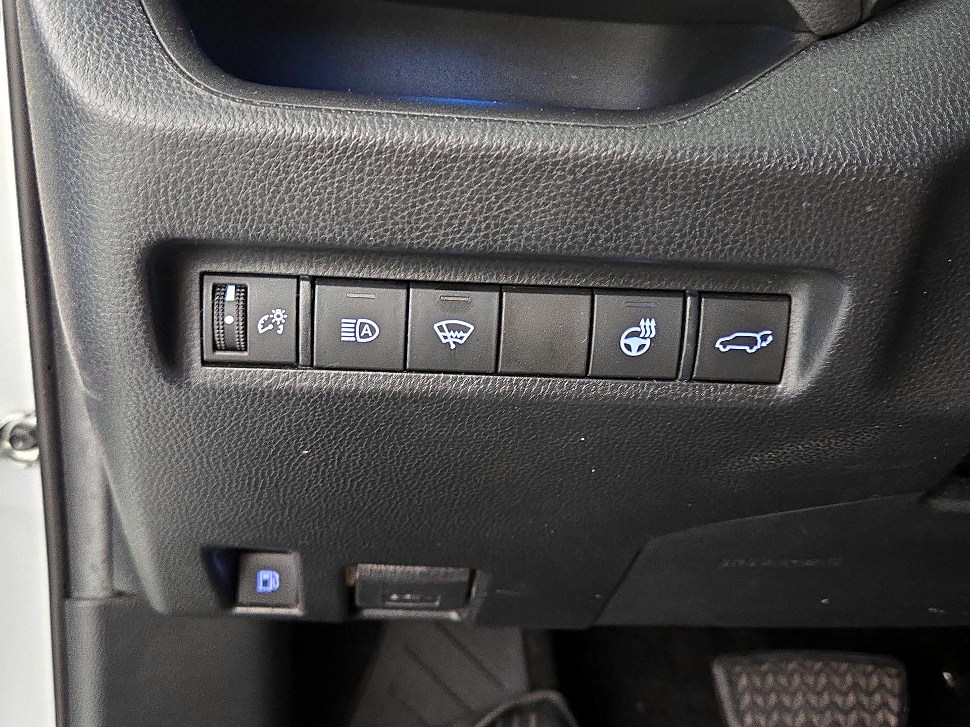 Thumbnail: 2020 Toyota RAV4 - 13