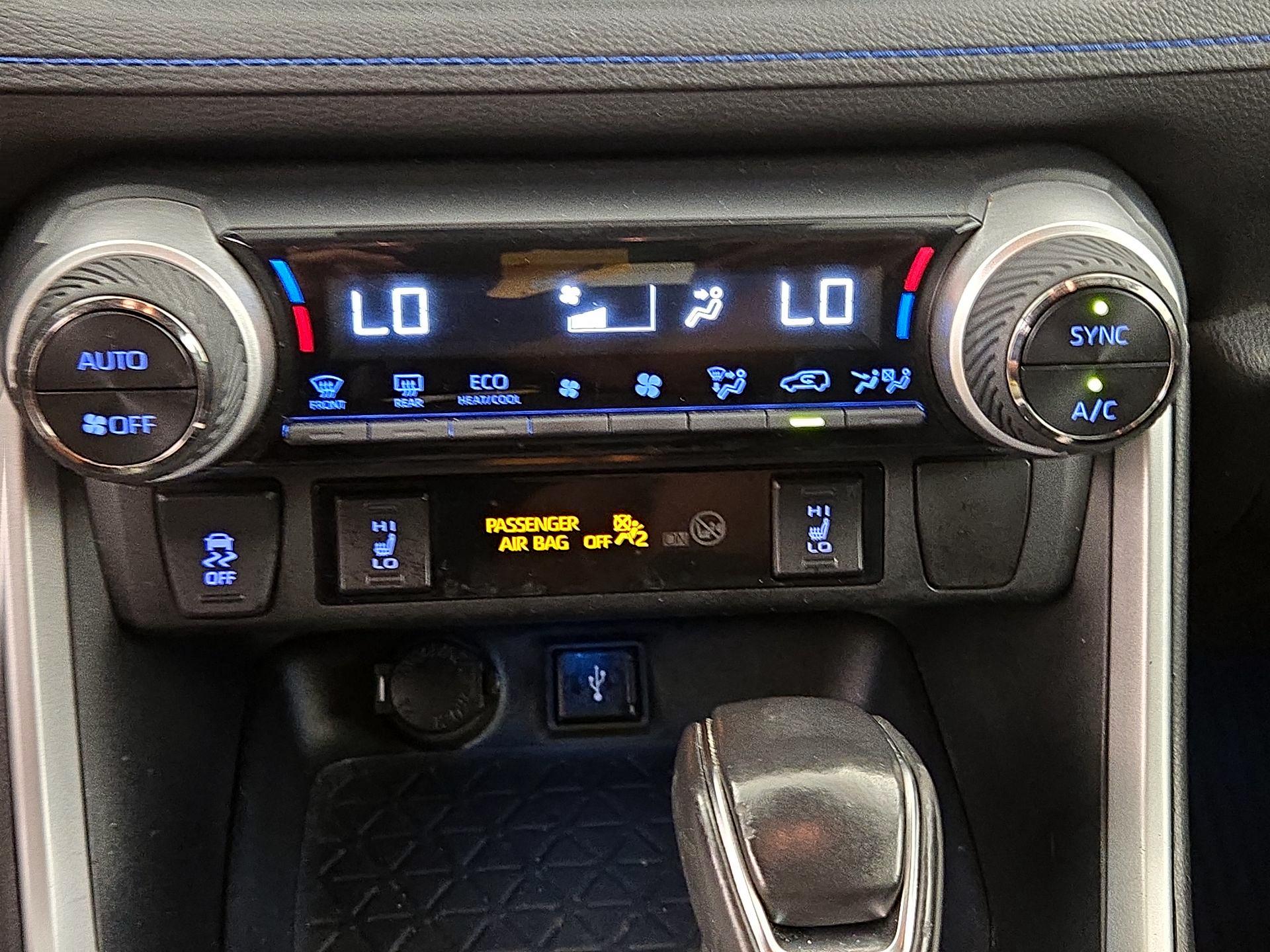 Thumbnail: 2020 Toyota RAV4 - 16