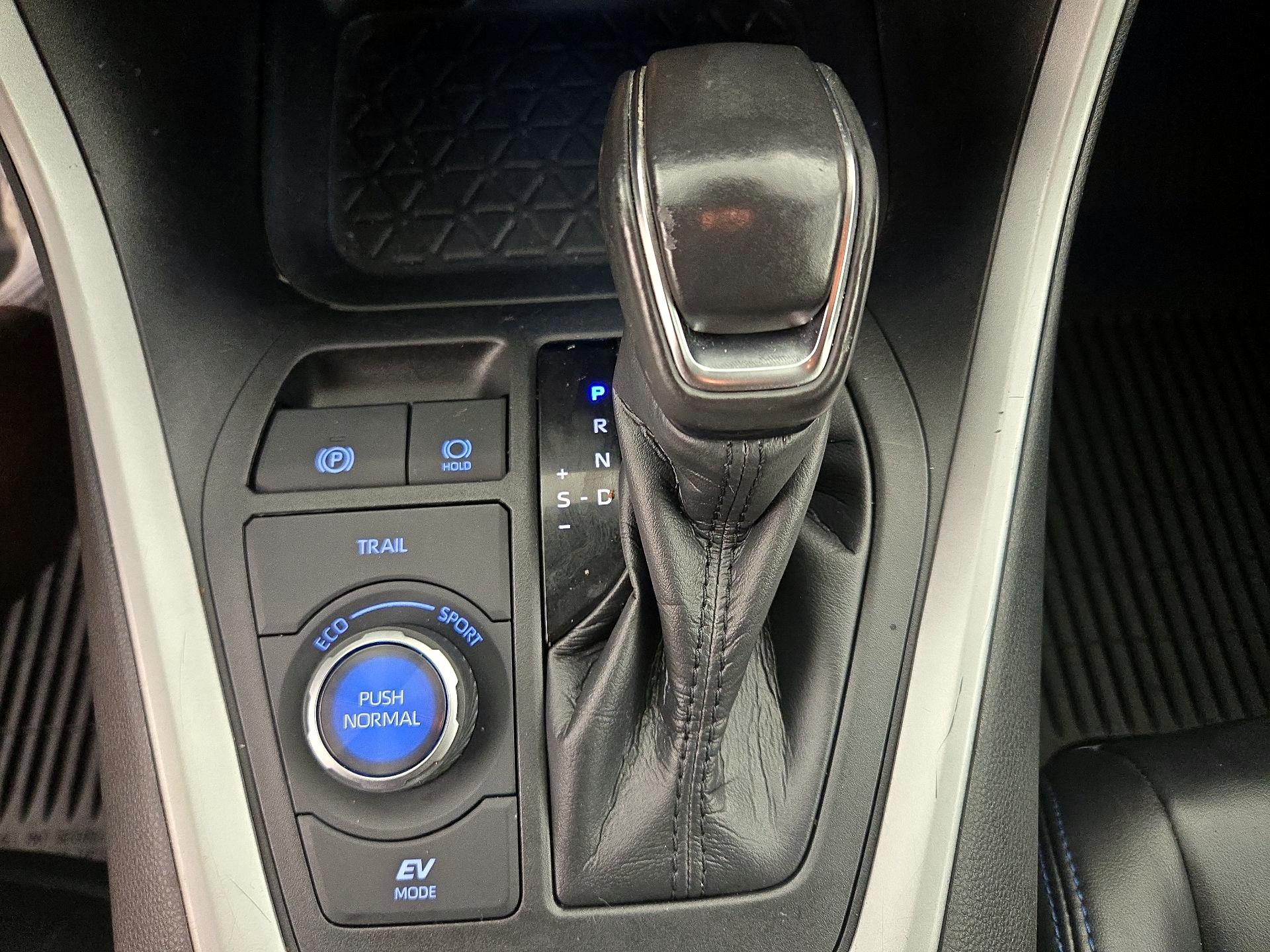 Thumbnail: 2020 Toyota RAV4 - 17