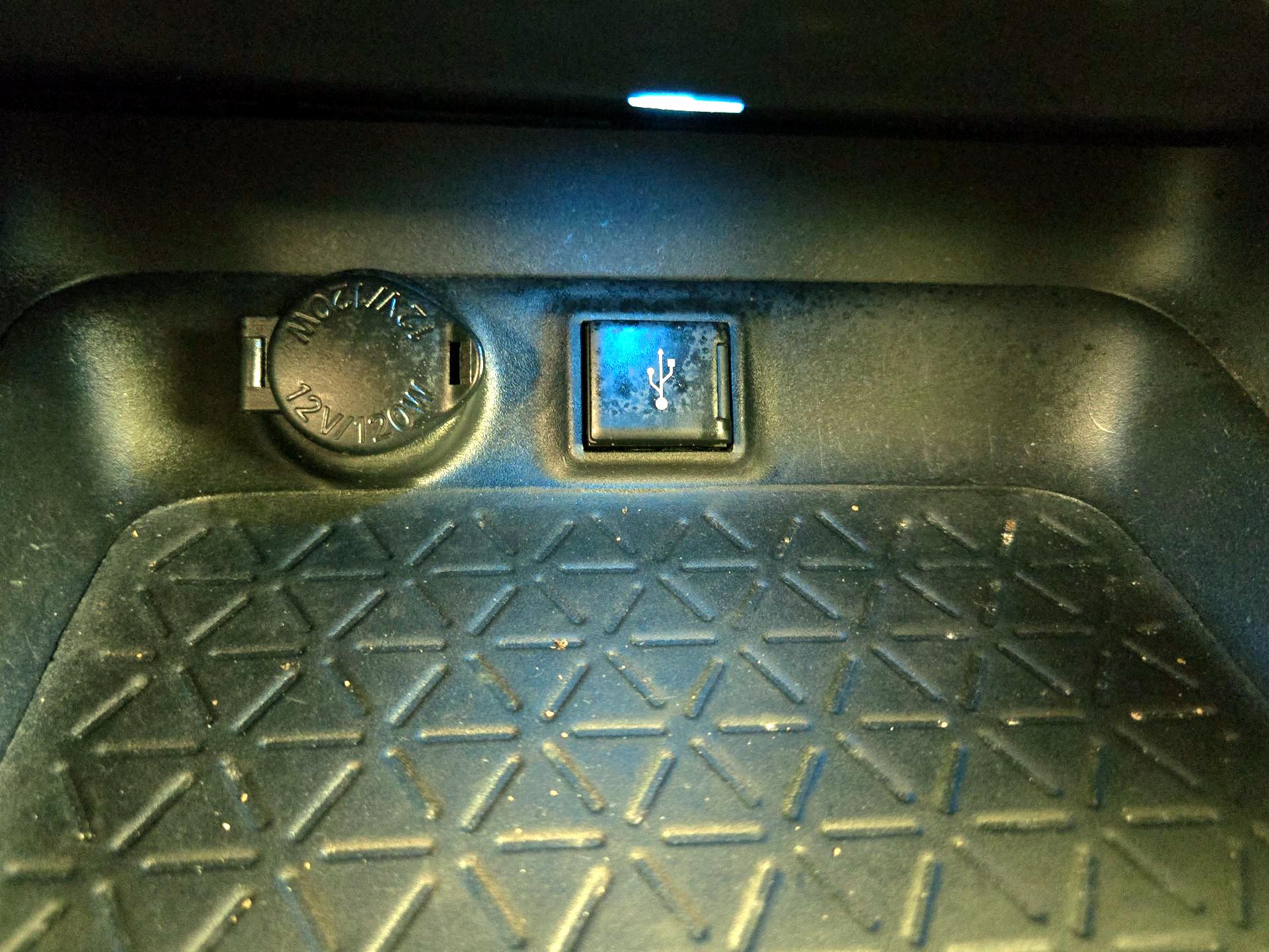 Thumbnail: 2020 Toyota RAV4 - 18