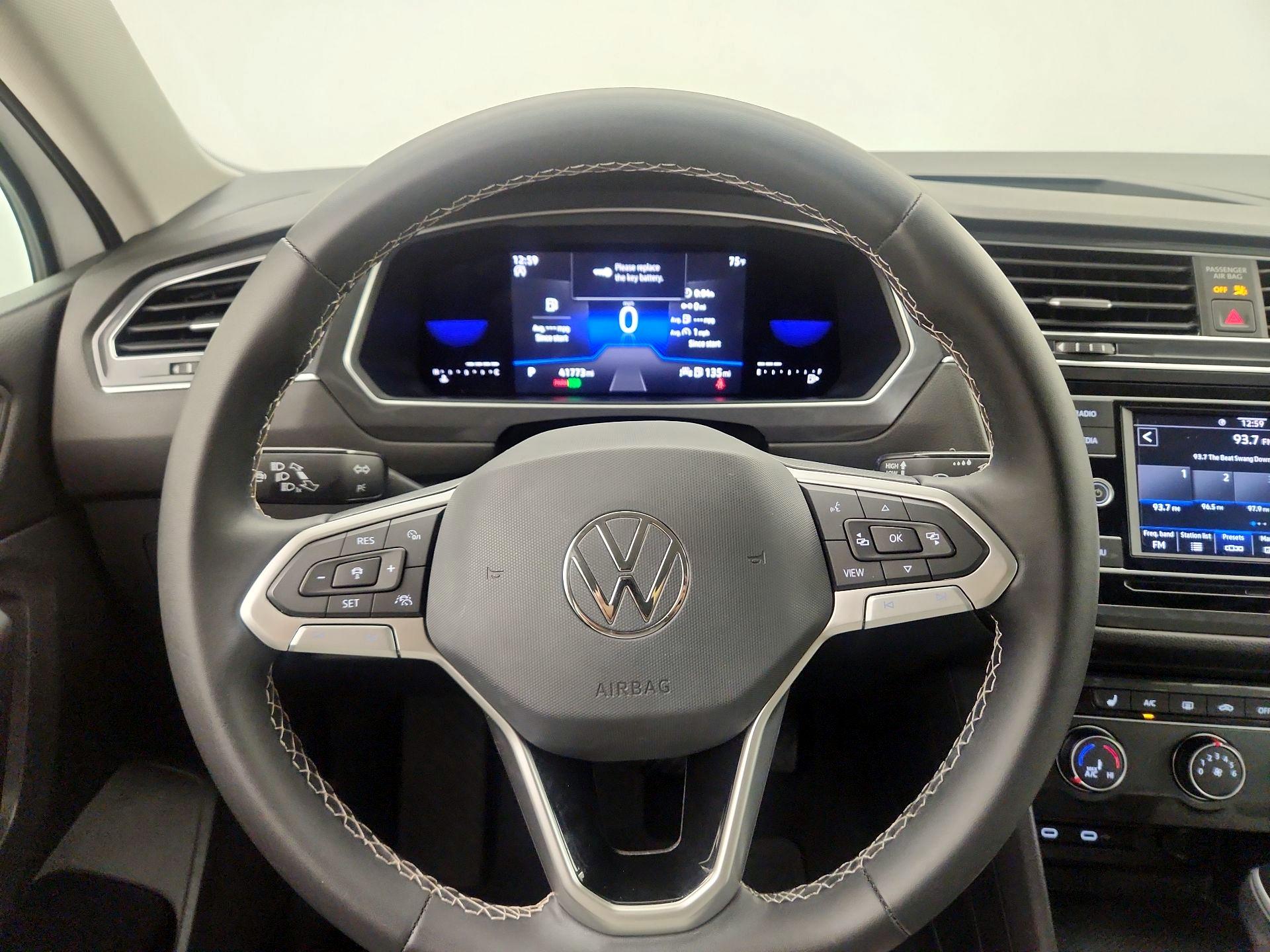 Thumbnail: 2023 Volkswagen Tiguan - 10