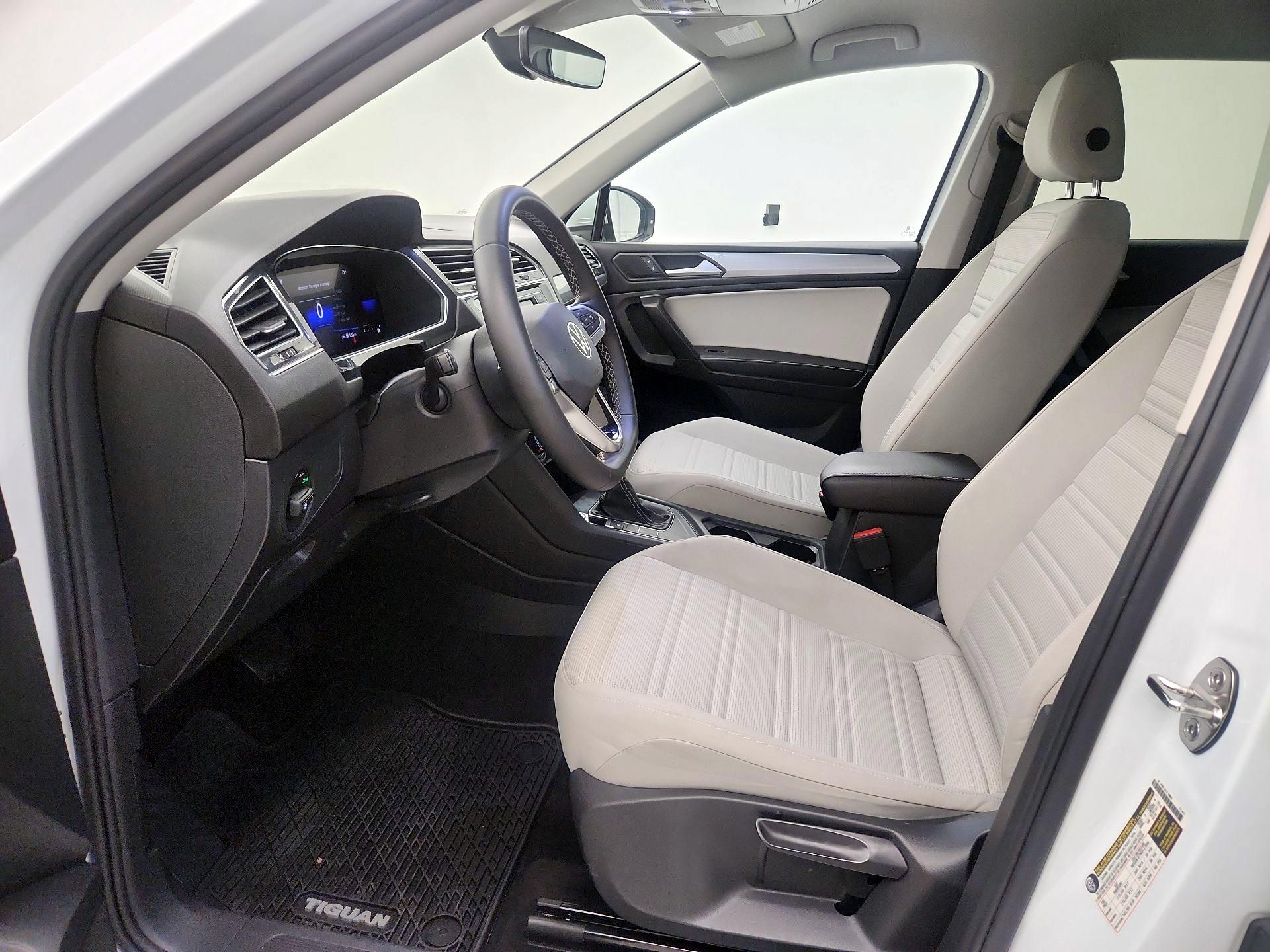 Thumbnail: 2023 Volkswagen Tiguan - 11
