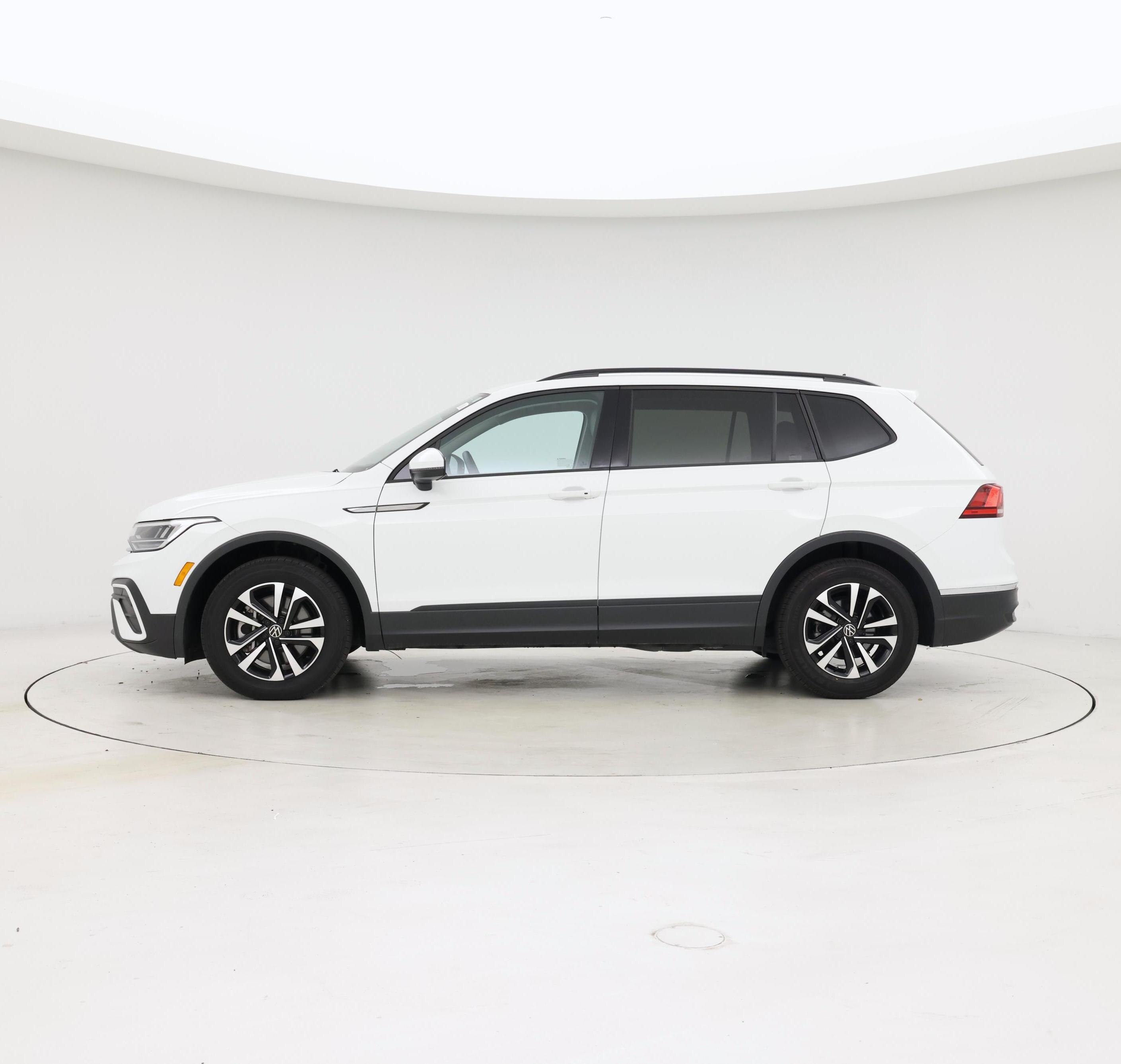 Thumbnail: 2023 Volkswagen Tiguan - 3