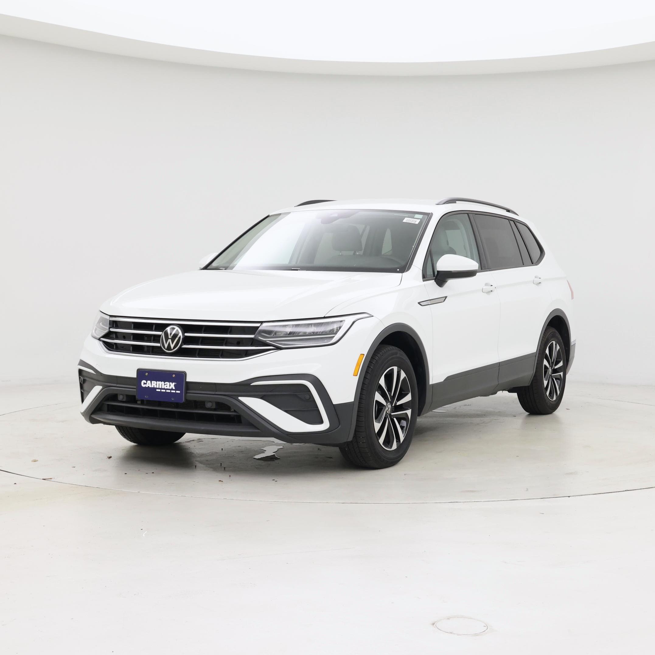Thumbnail: 2023 Volkswagen Tiguan - 4