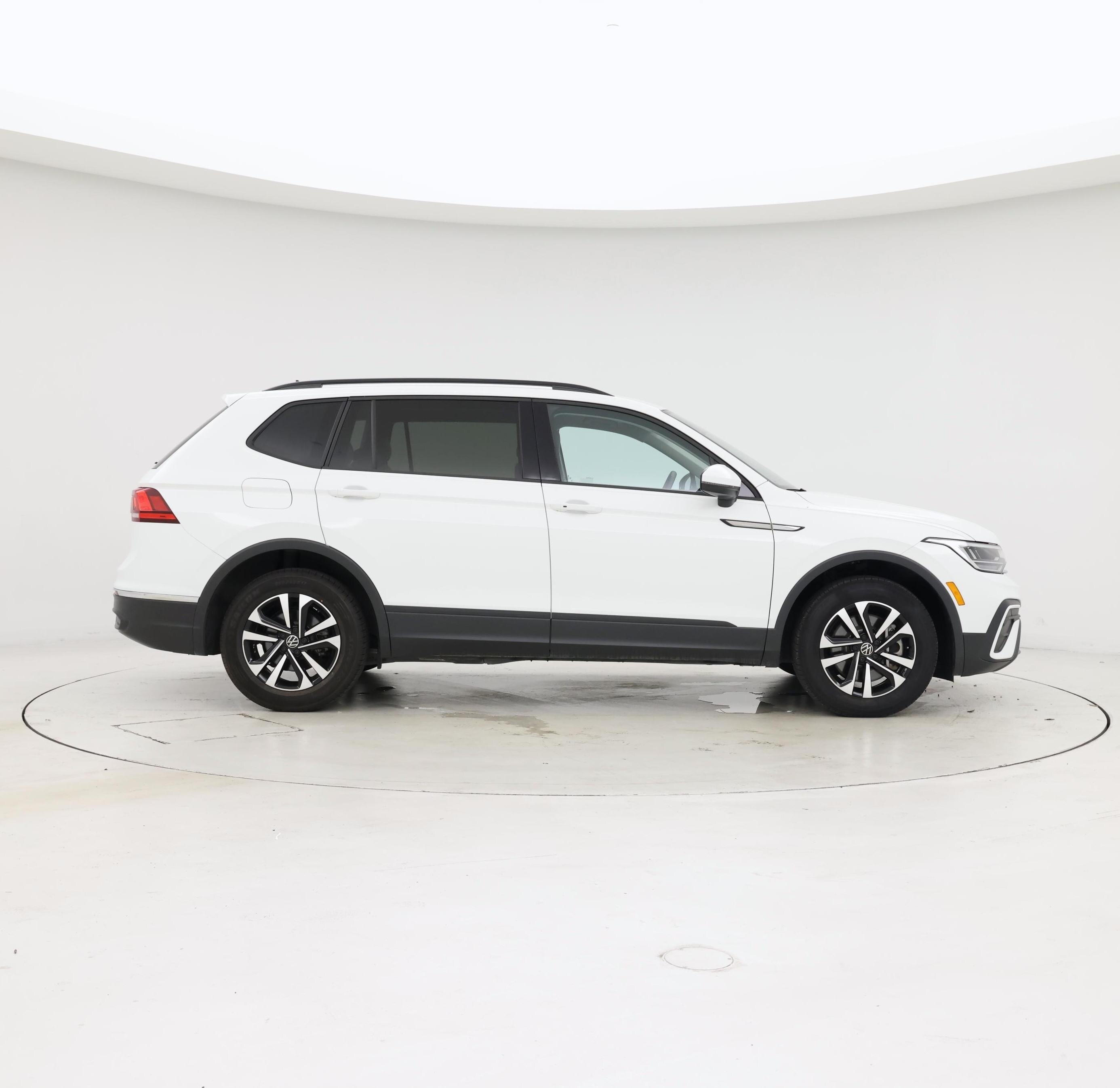 Thumbnail: 2023 Volkswagen Tiguan - 7