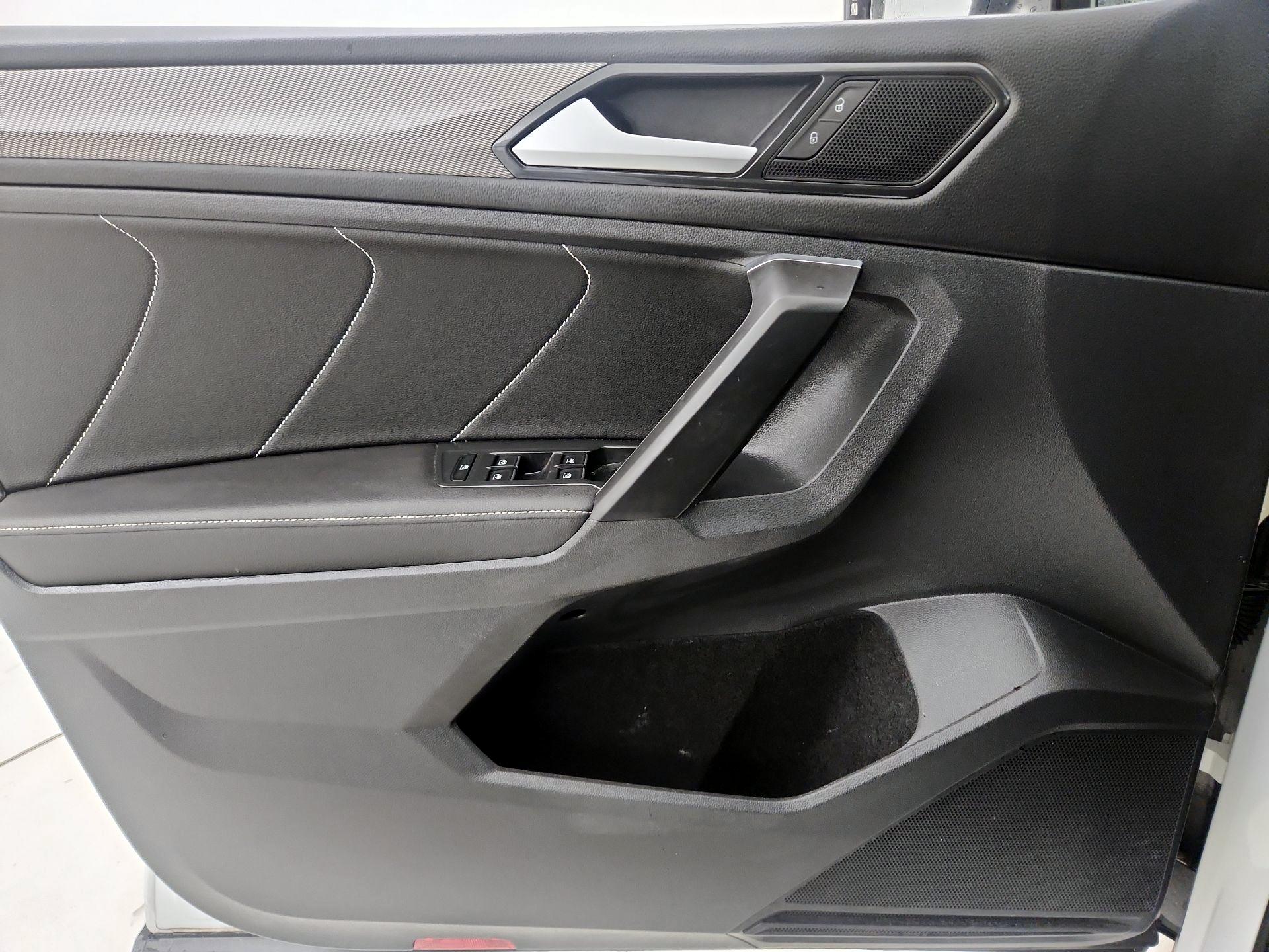 Thumbnail: 2022 Volkswagen Tiguan - 12