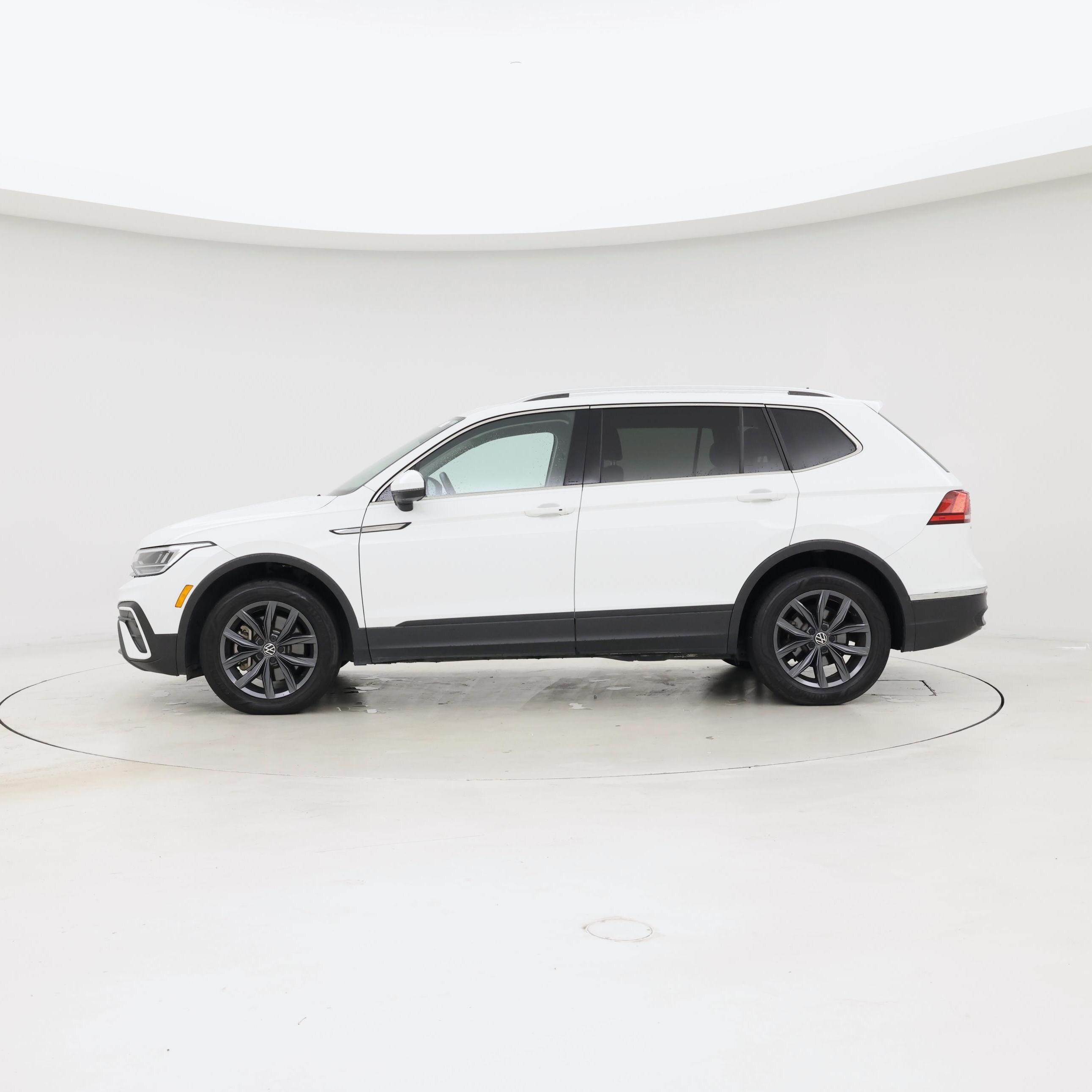 Thumbnail: 2022 Volkswagen Tiguan - 3