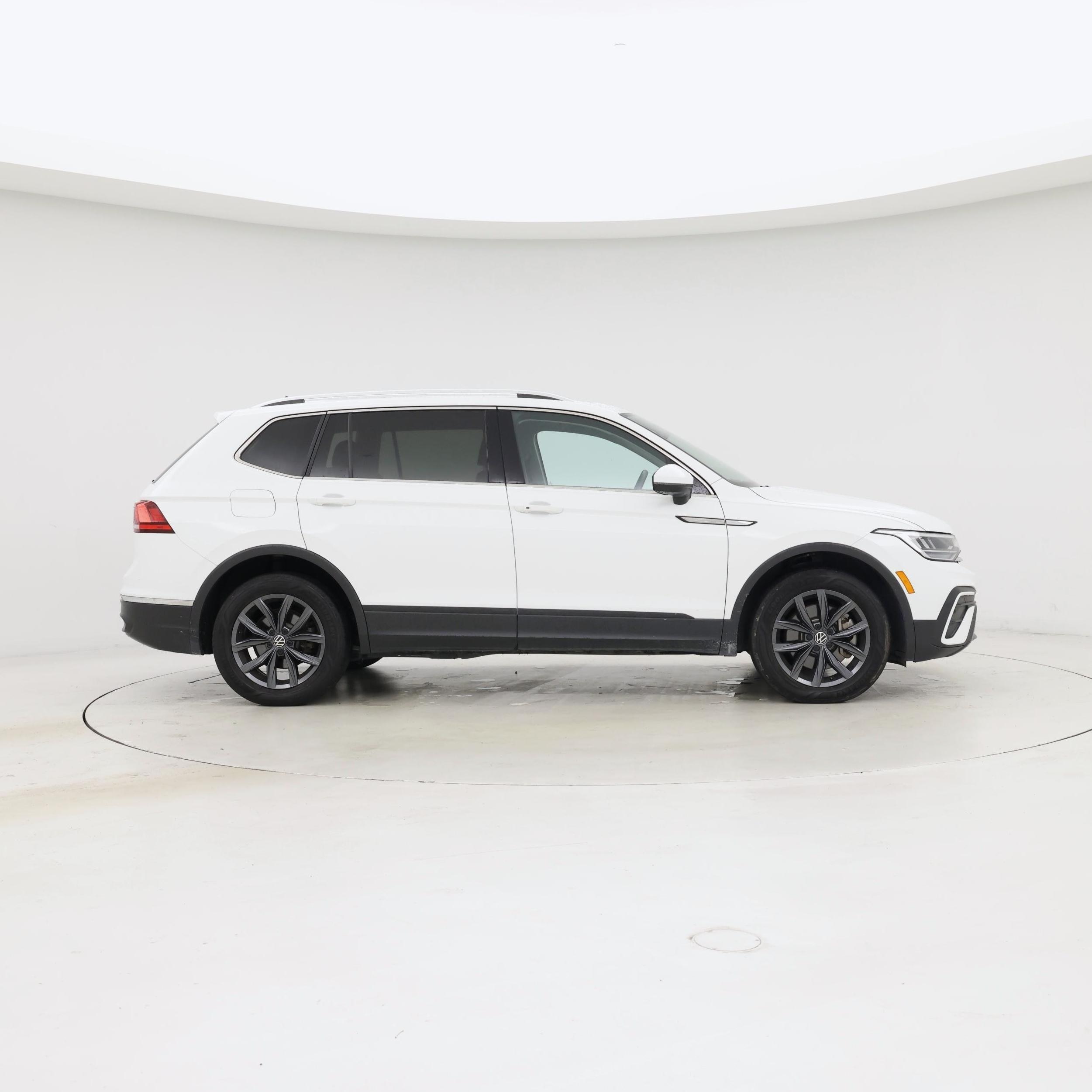 Thumbnail: 2022 Volkswagen Tiguan - 7