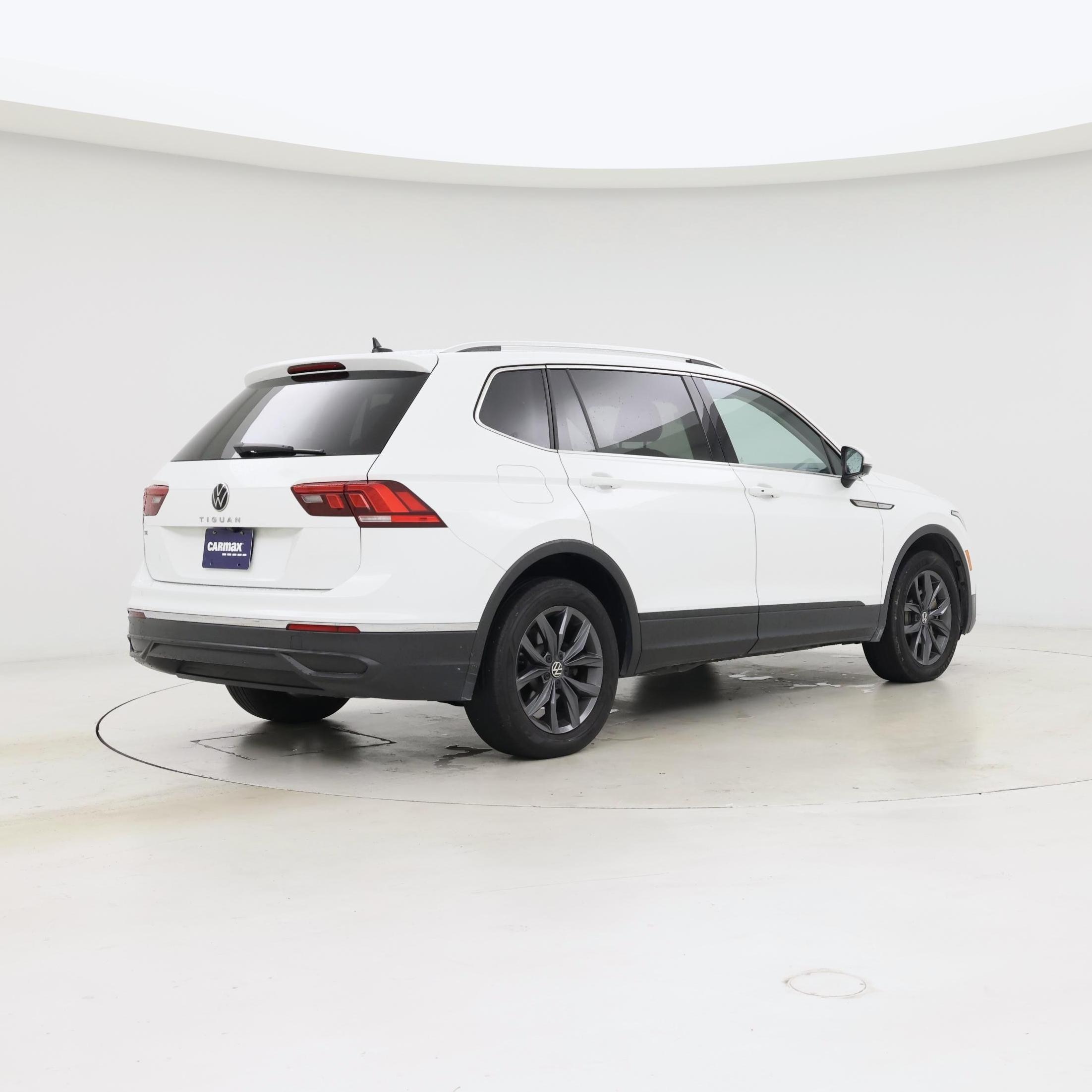 Thumbnail: 2022 Volkswagen Tiguan - 8