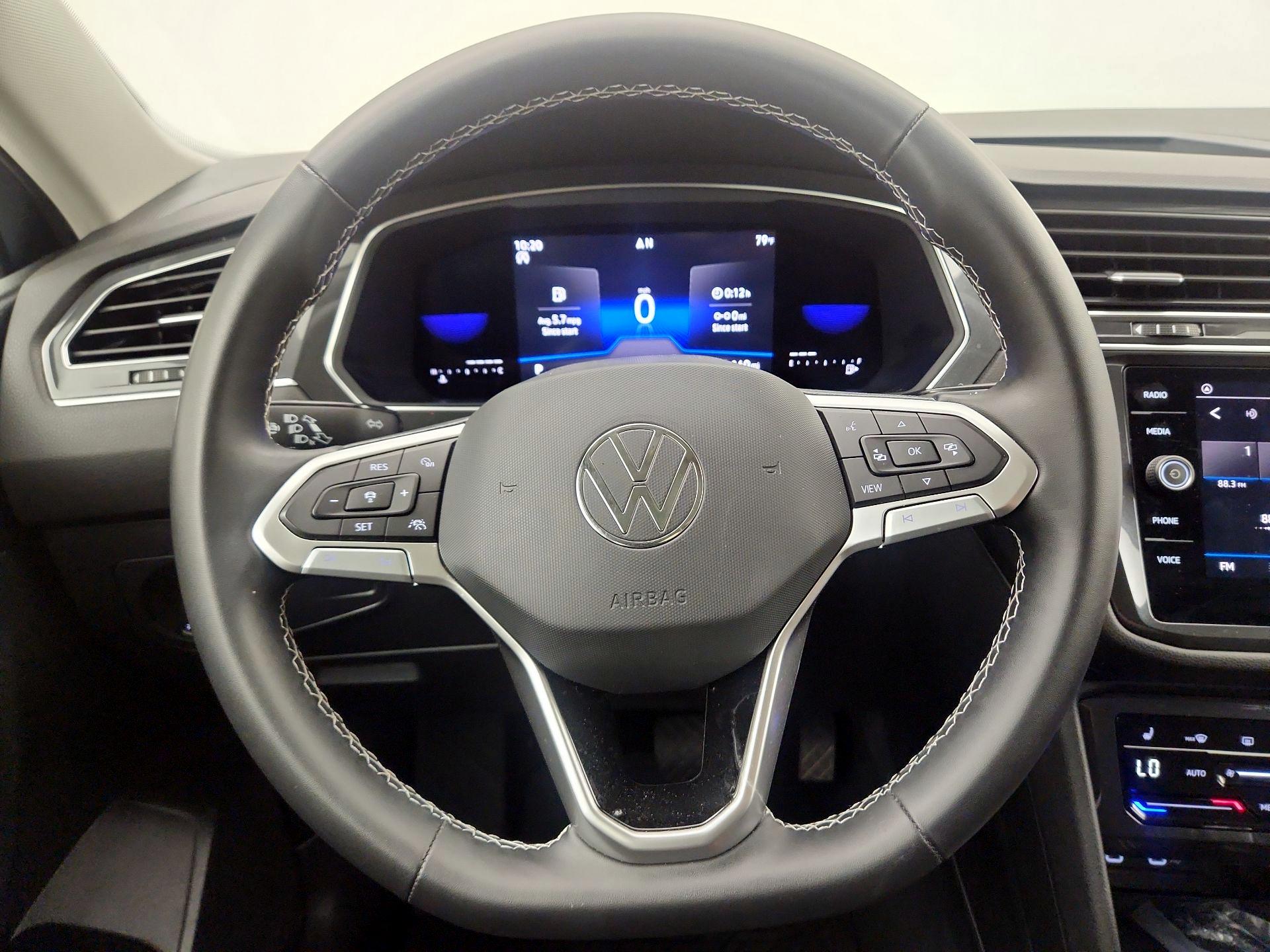 Thumbnail: 2022 Volkswagen Tiguan - 10