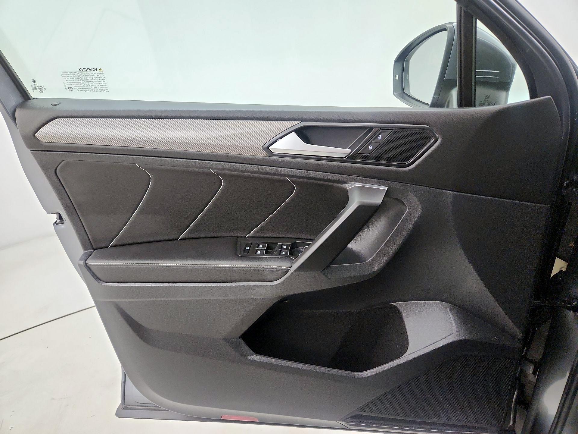 Thumbnail: 2022 Volkswagen Tiguan - 12