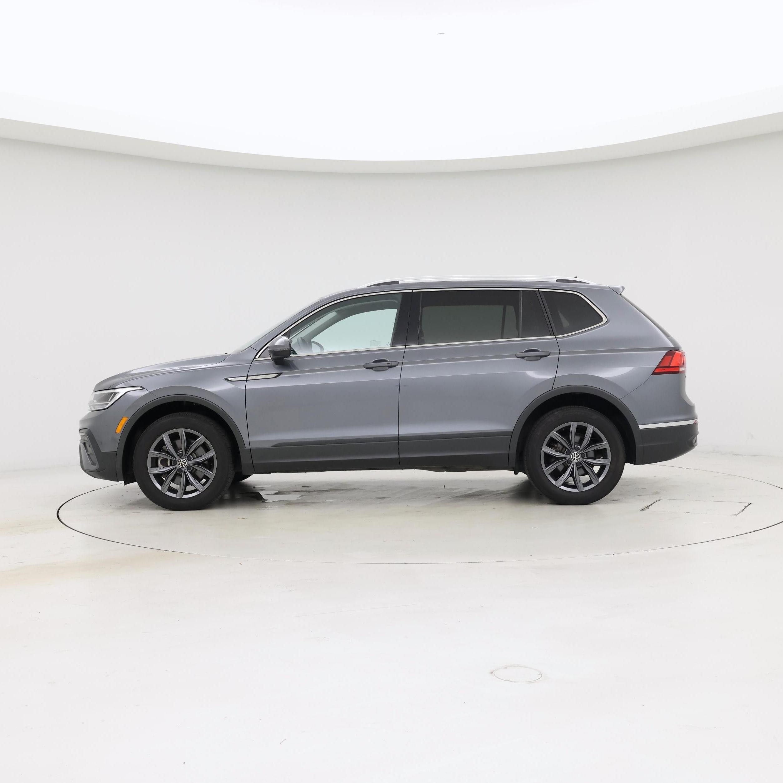 Thumbnail: 2022 Volkswagen Tiguan - 3