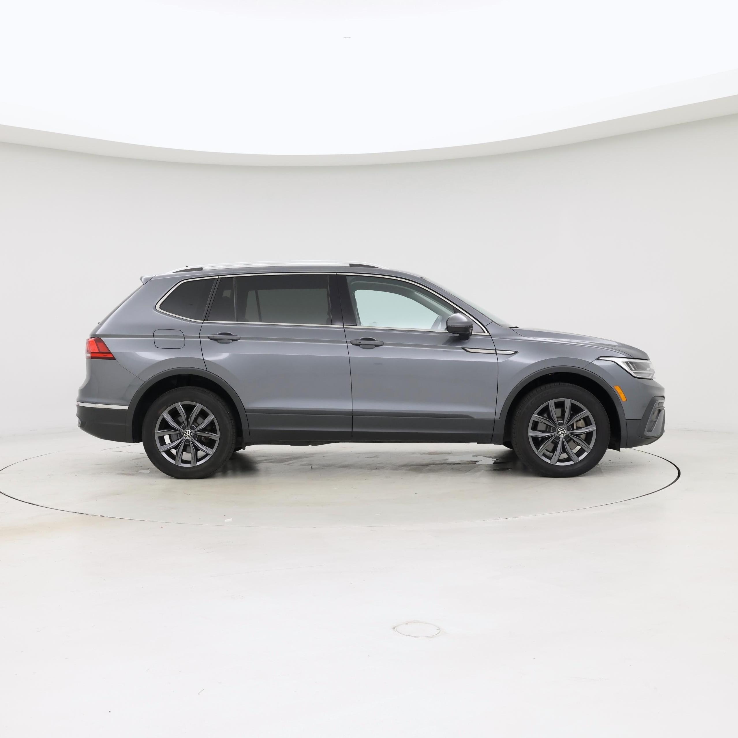 Thumbnail: 2022 Volkswagen Tiguan - 7