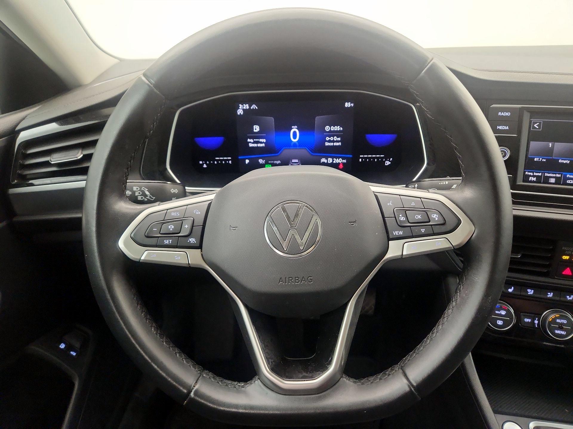 Thumbnail: 2022 Volkswagen Jetta - 10