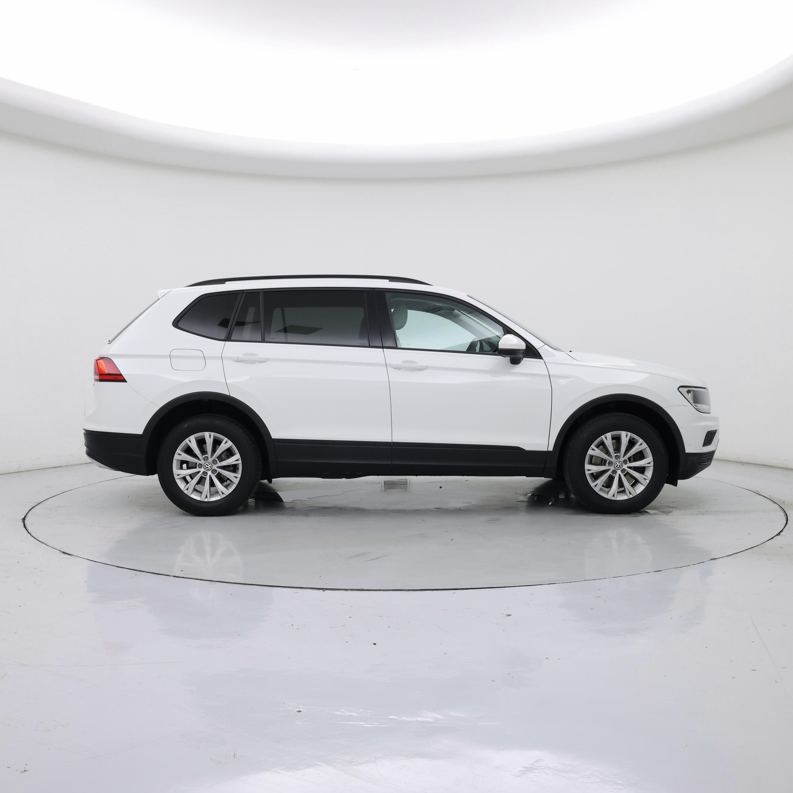 Thumbnail: 2018 Volkswagen Tiguan - 7