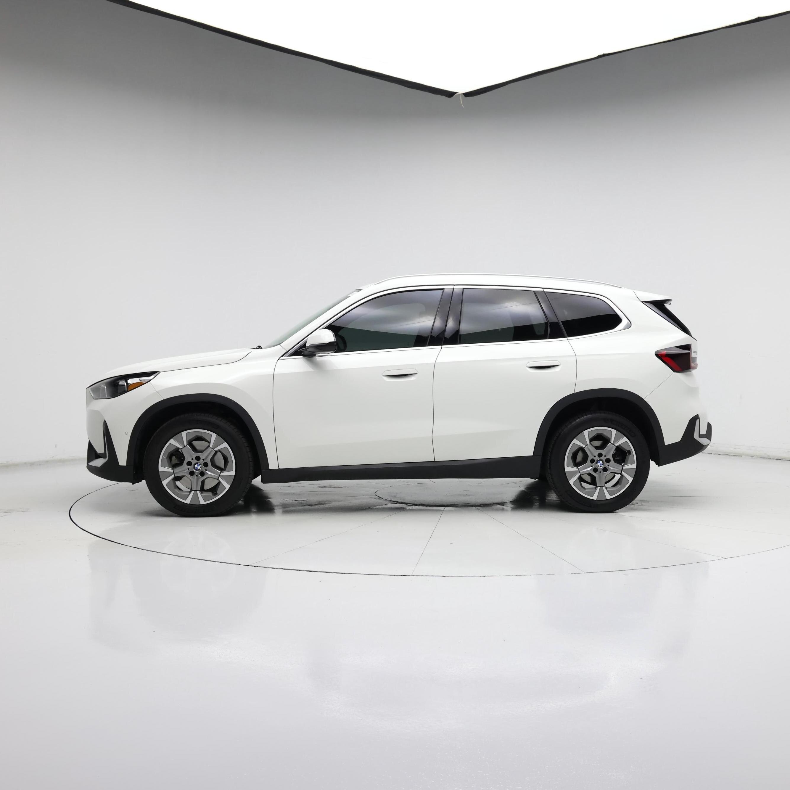 Thumbnail: 2023 BMW X1 - 3