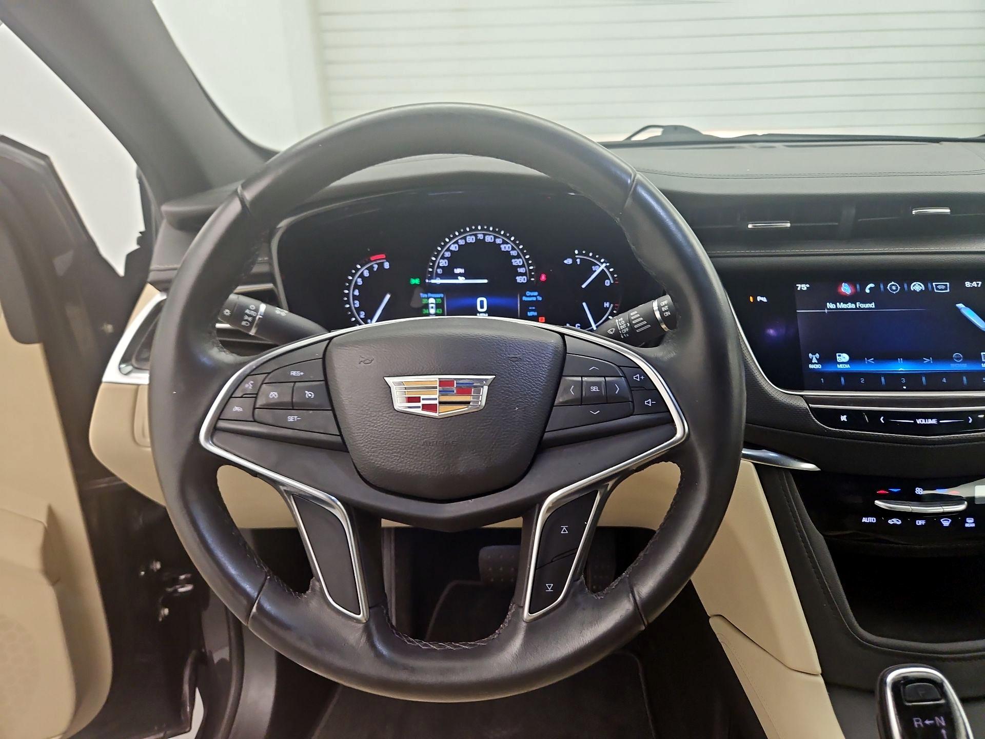 Thumbnail: 2017 Cadillac XT5 - 10
