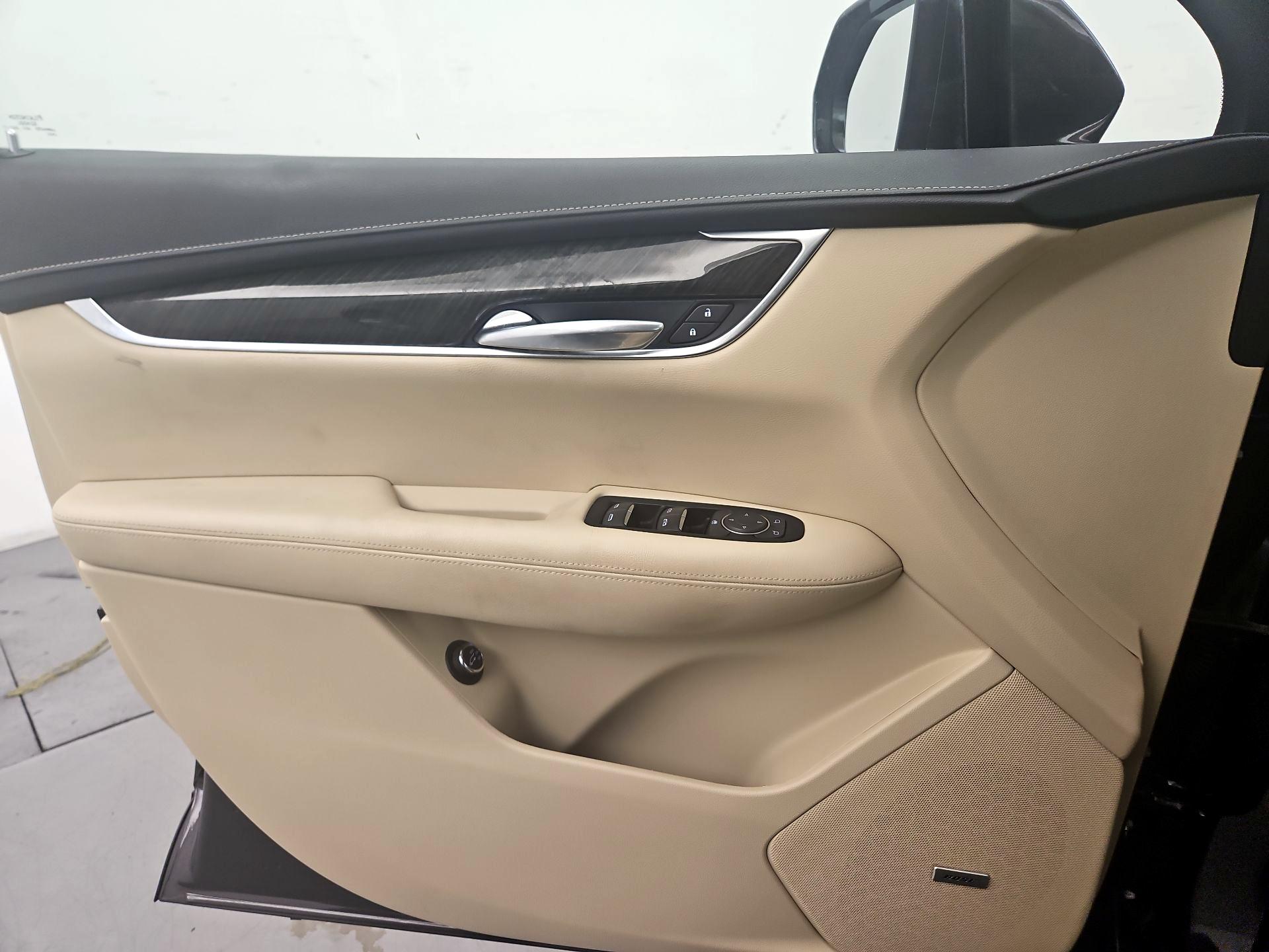 Thumbnail: 2017 Cadillac XT5 - 12