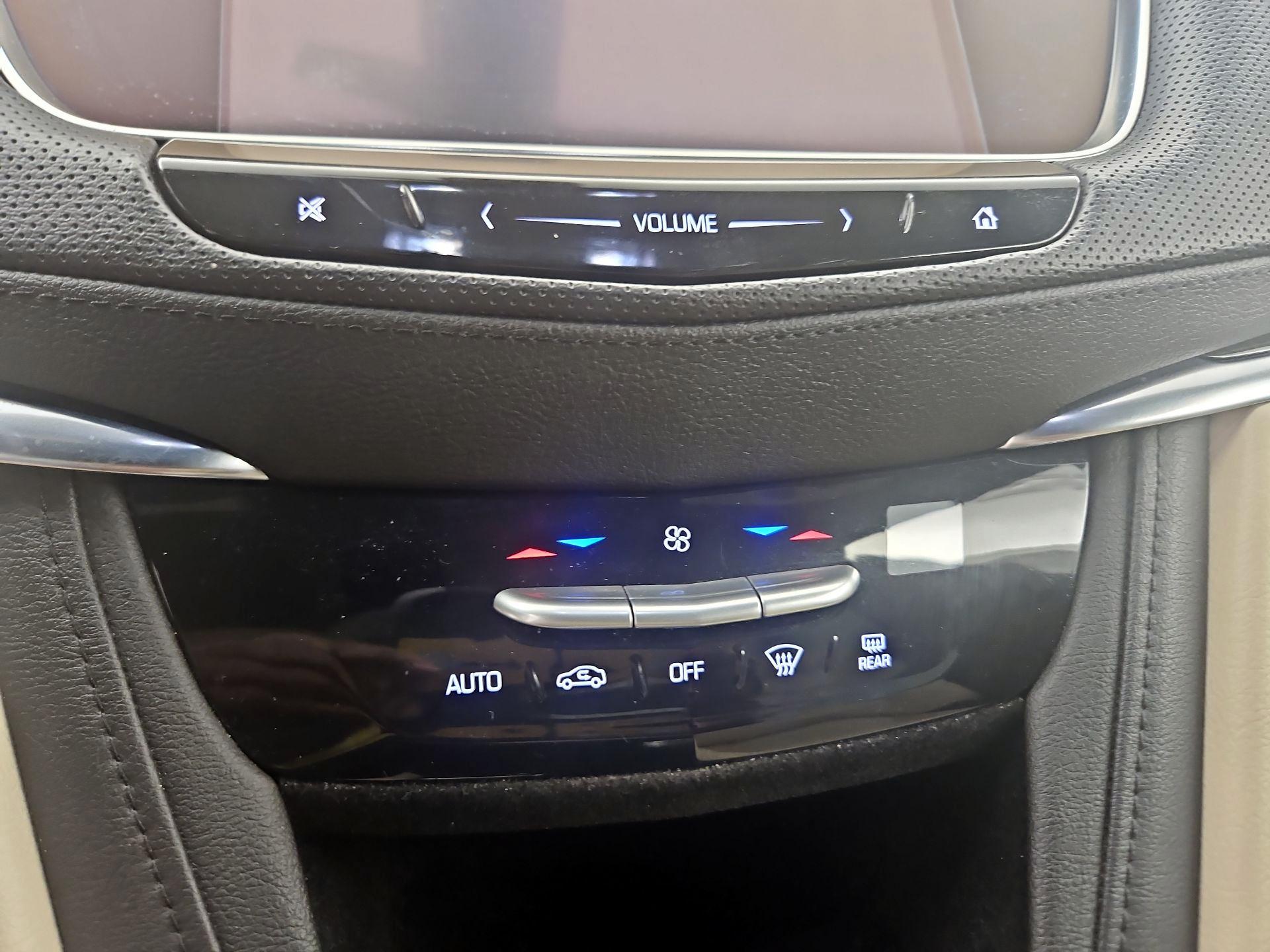 Thumbnail: 2017 Cadillac XT5 - 16