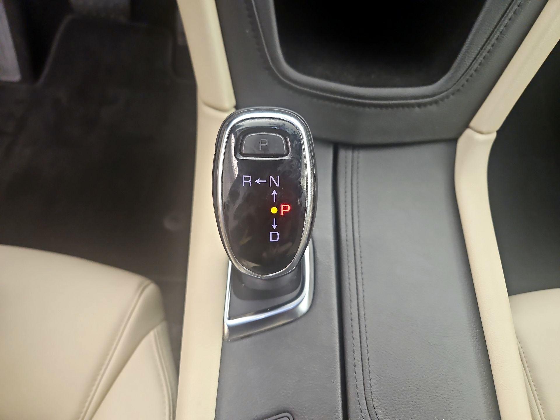 Thumbnail: 2017 Cadillac XT5 - 17