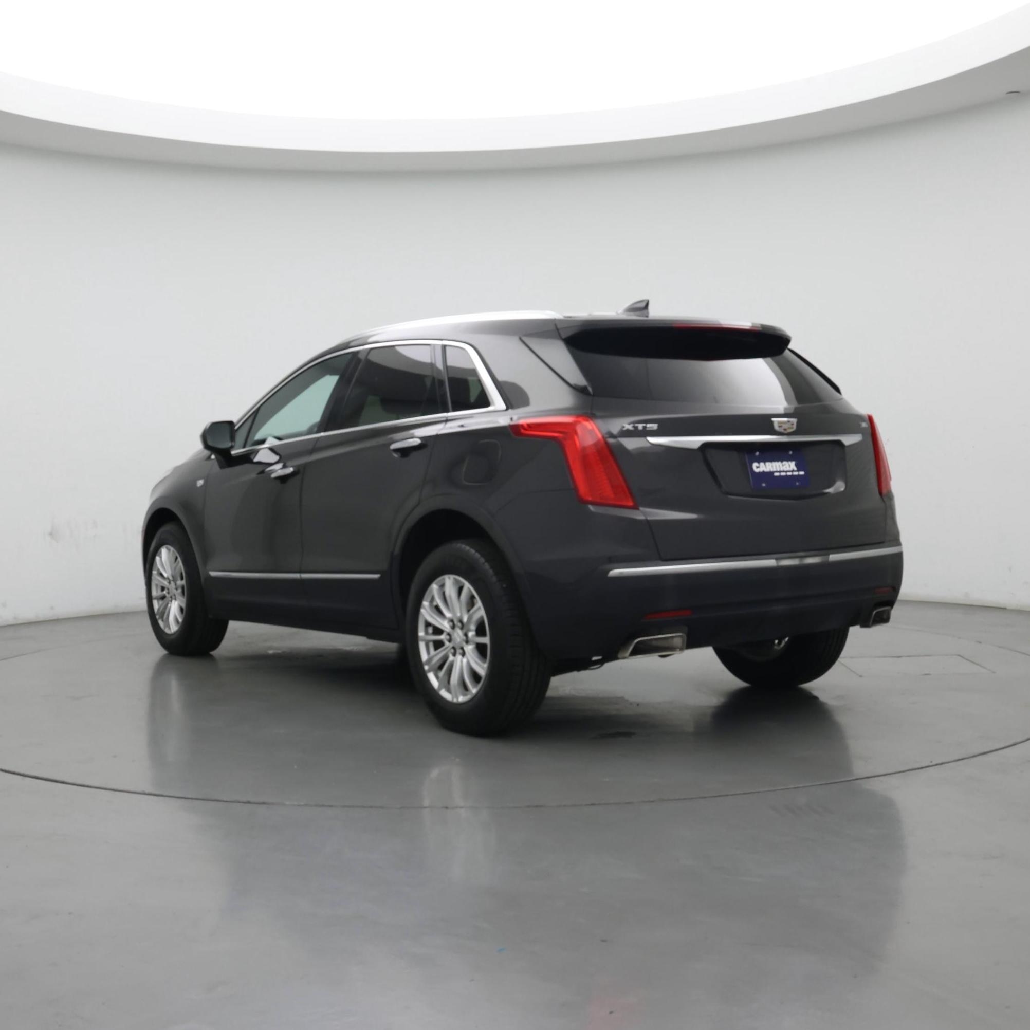 Thumbnail: 2017 Cadillac XT5 - 2