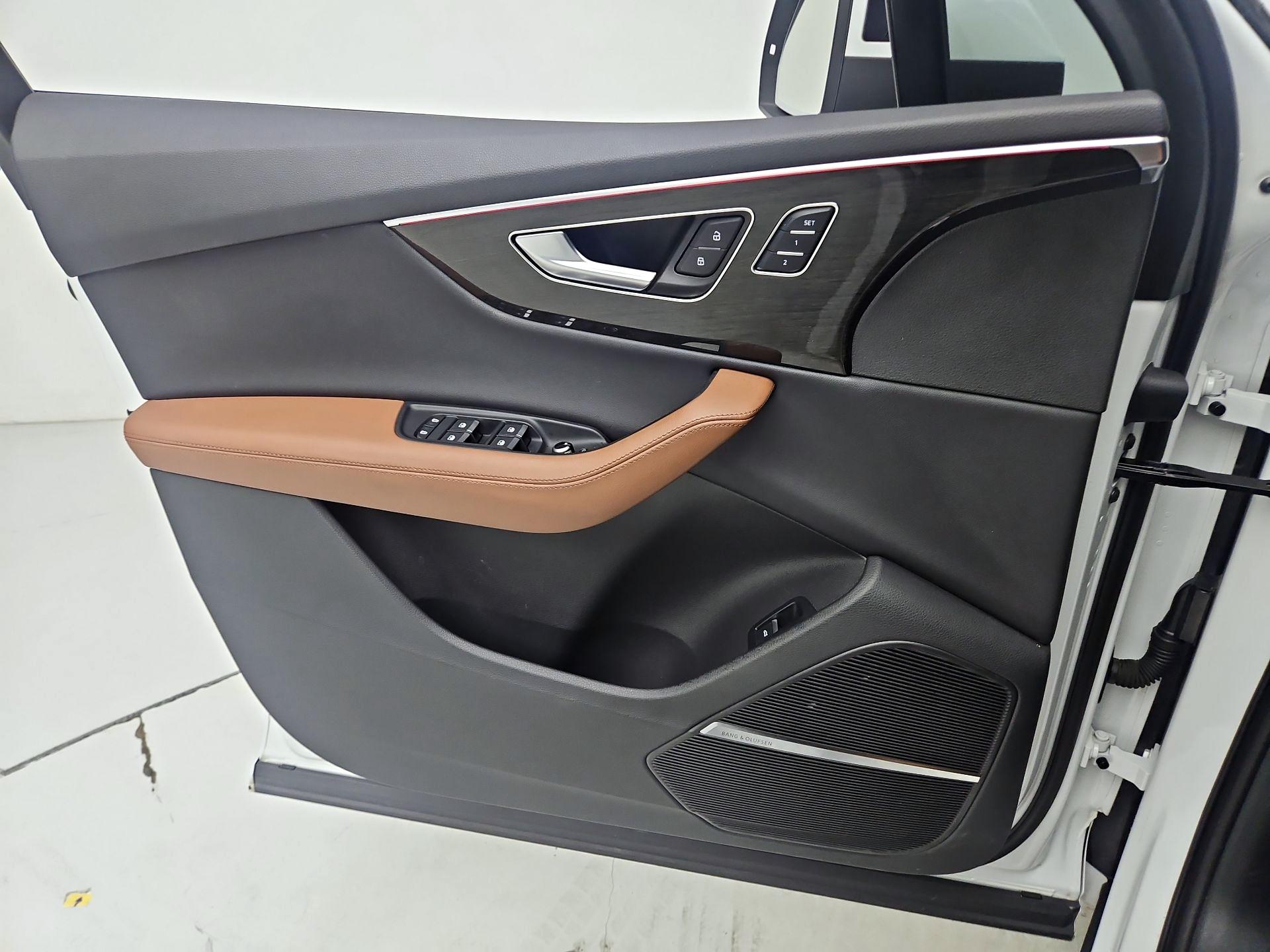 Thumbnail: 2023 Audi Q7 - 12