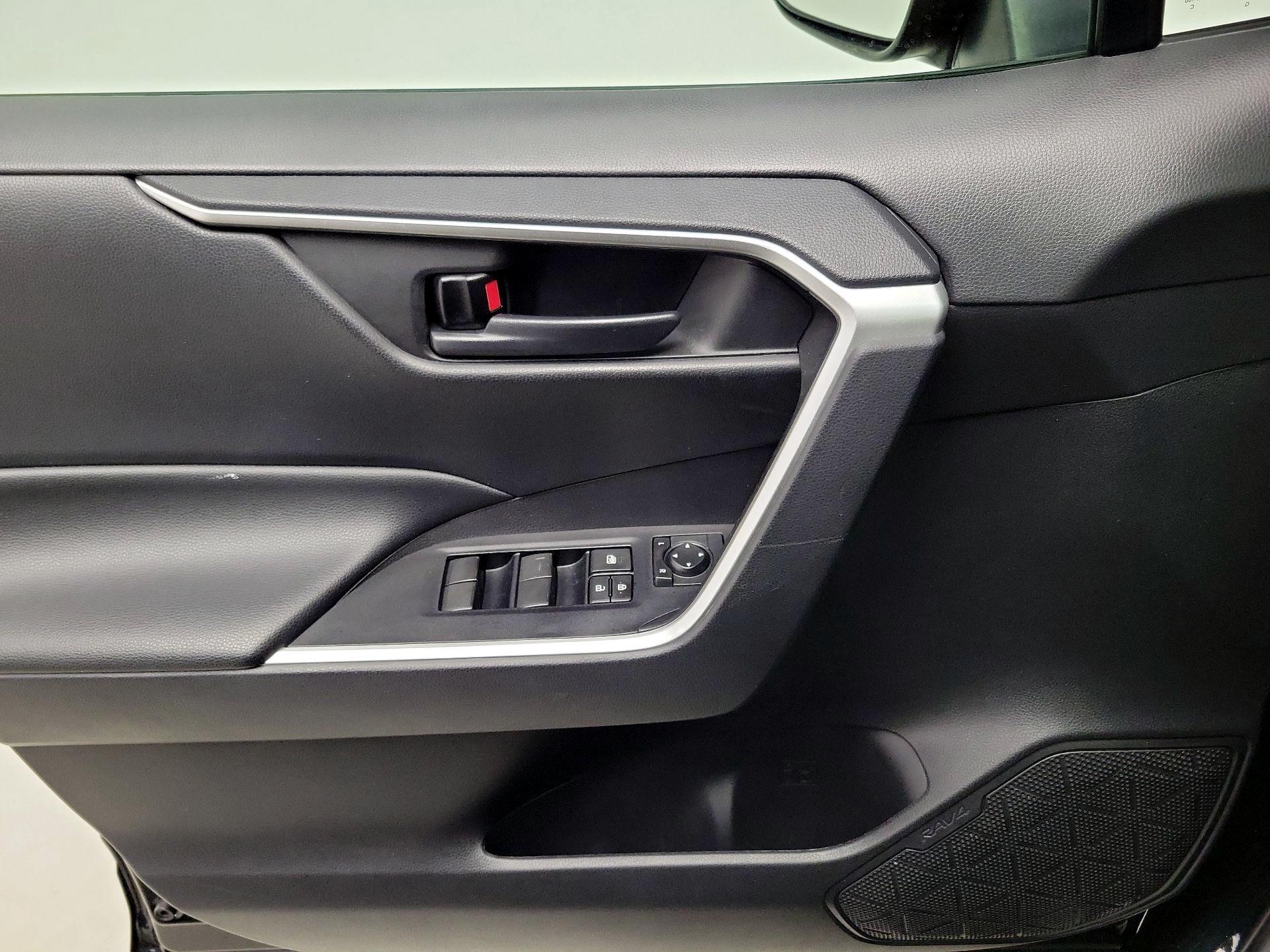 Thumbnail: 2021 Toyota RAV4 - 12