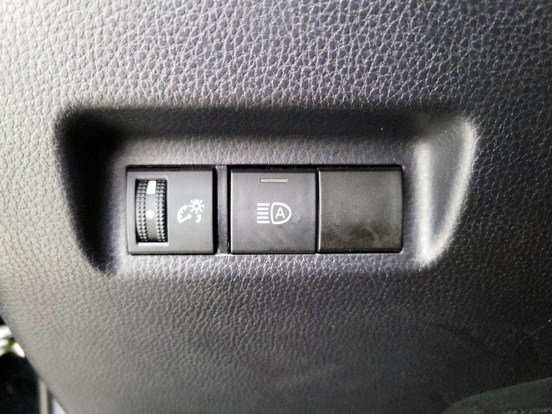 Thumbnail: 2021 Toyota RAV4 - 13