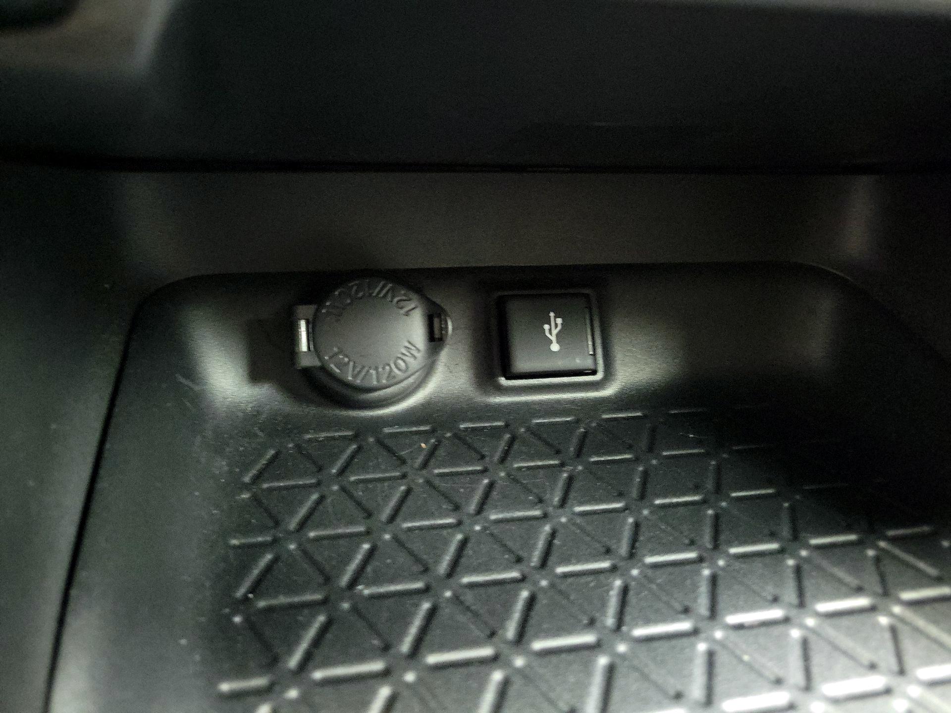 Thumbnail: 2021 Toyota RAV4 - 18