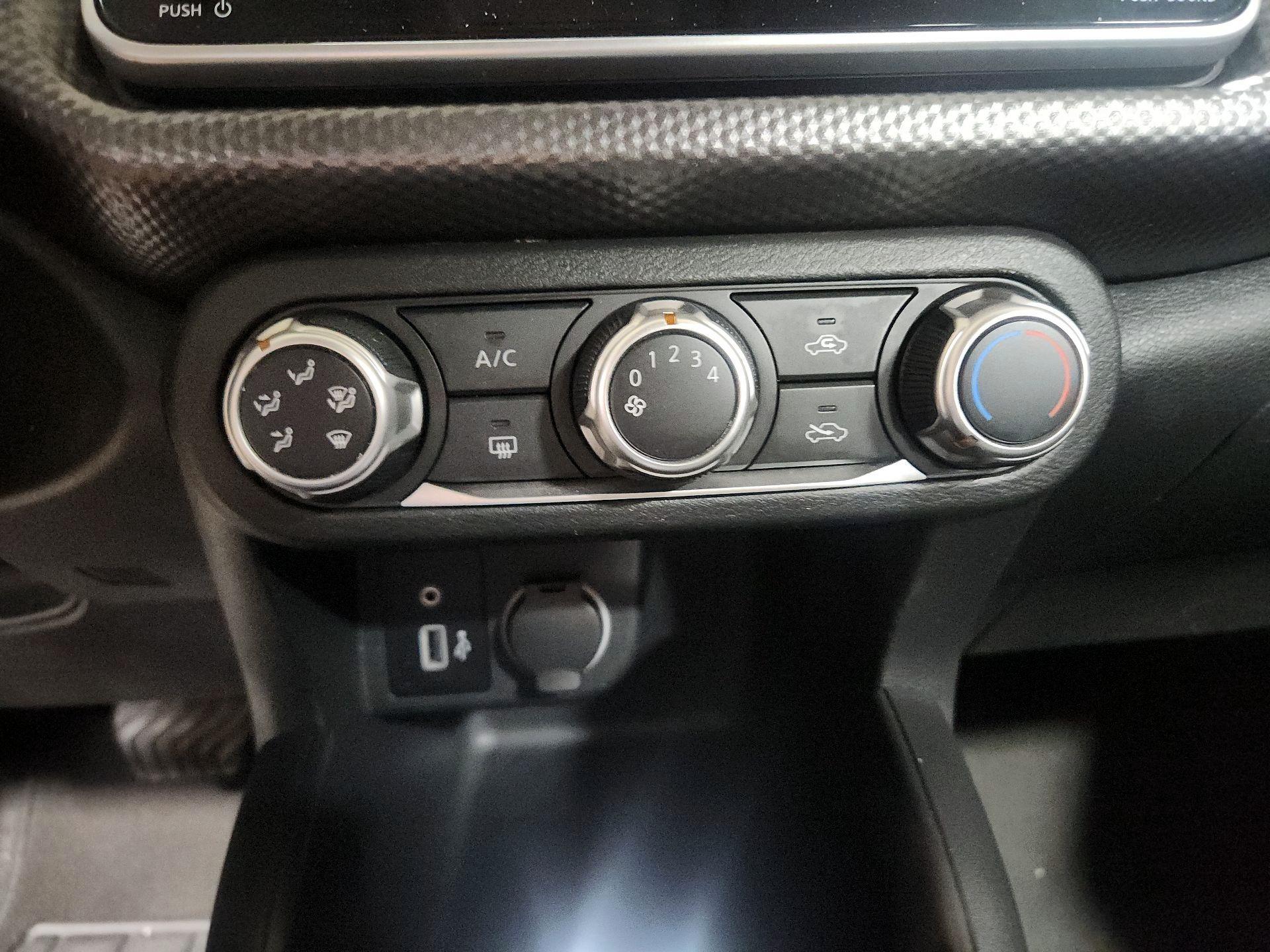 Thumbnail: 2020 Nissan Kicks - 14