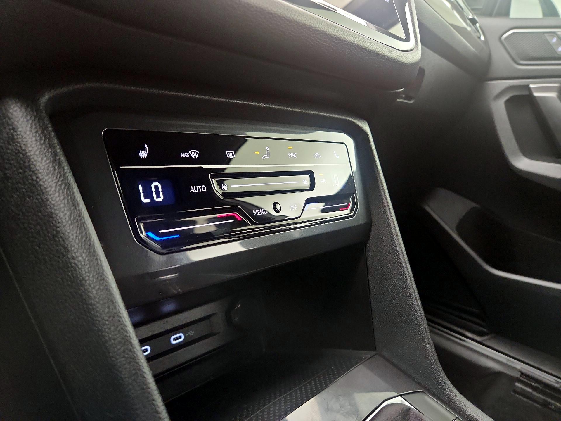 Thumbnail: 2022 Volkswagen Tiguan - 14