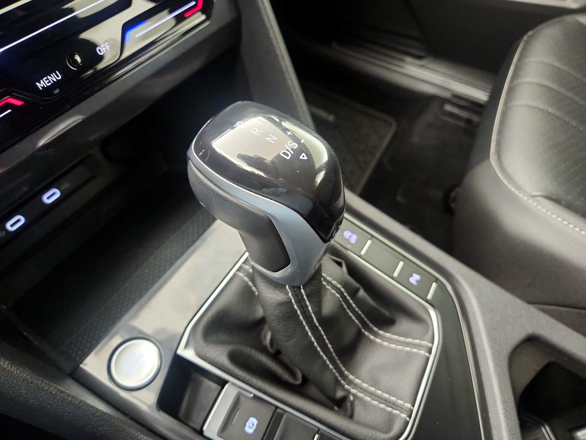 Thumbnail: 2022 Volkswagen Tiguan - 15