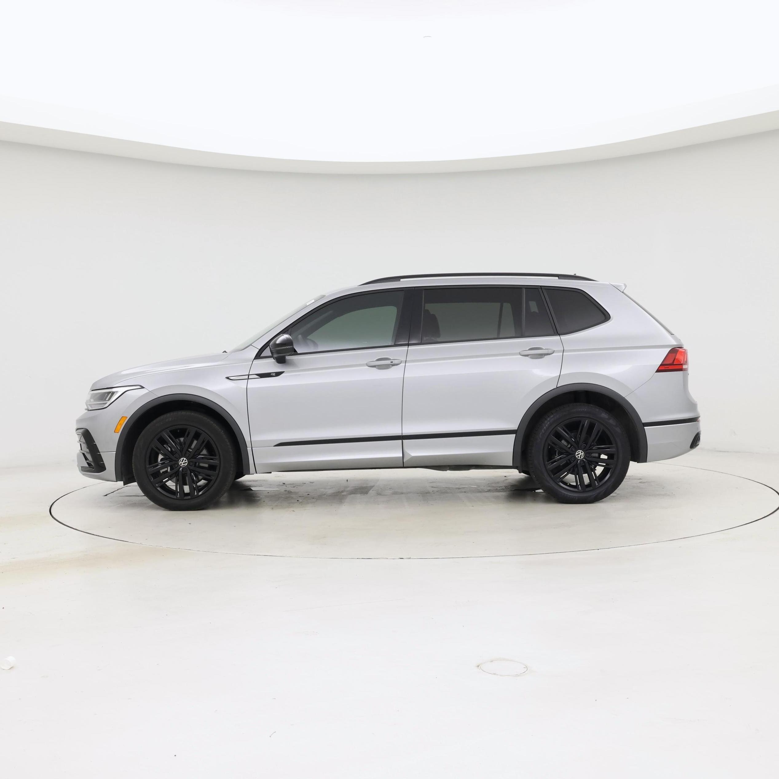 Thumbnail: 2022 Volkswagen Tiguan - 3