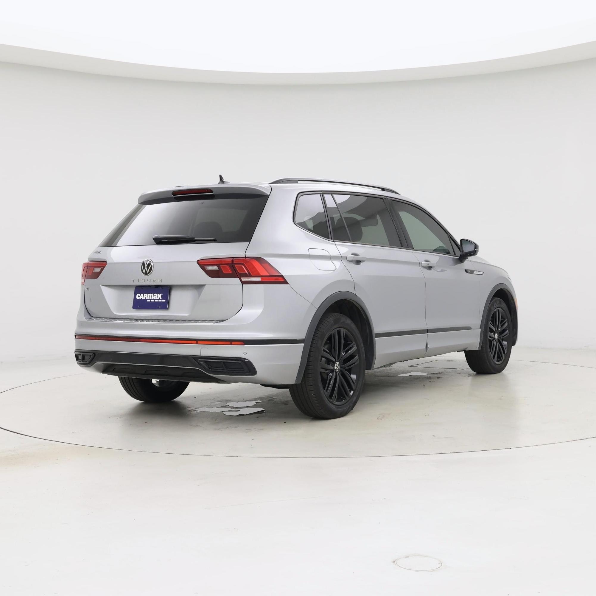 Thumbnail: 2022 Volkswagen Tiguan - 8