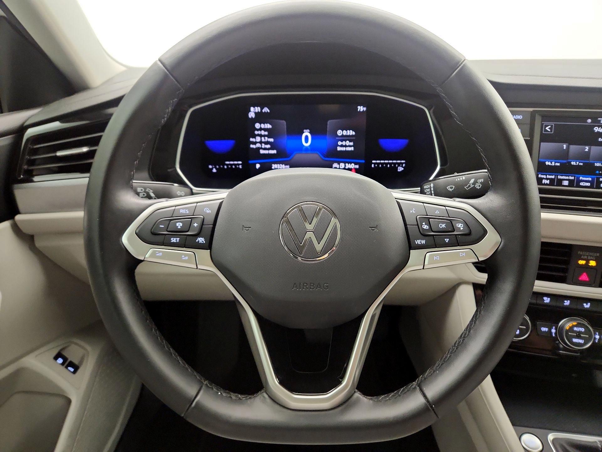 Thumbnail: 2023 Volkswagen Jetta - 10