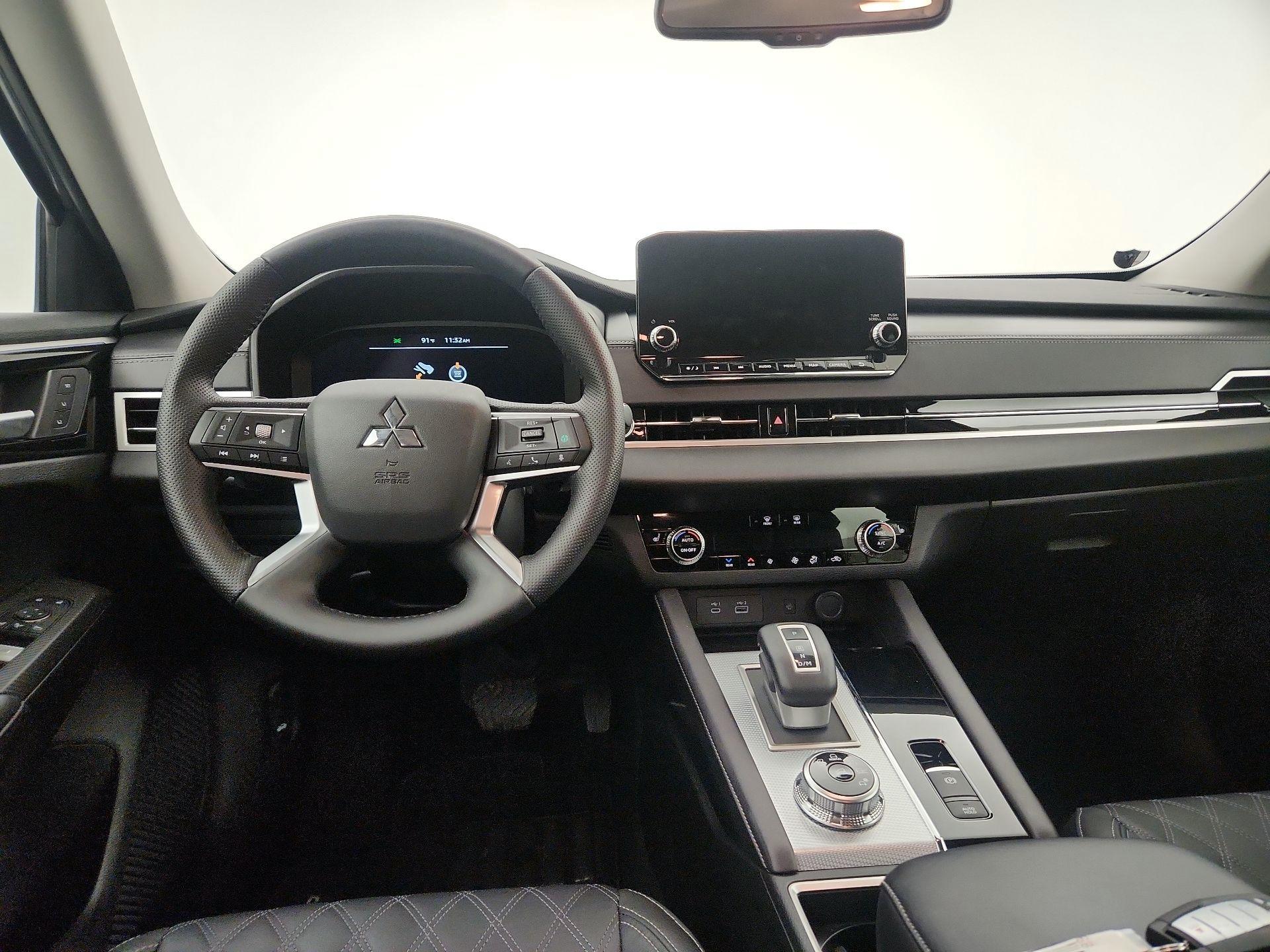 Thumbnail: 2024 Mitsubishi Outlander - 9